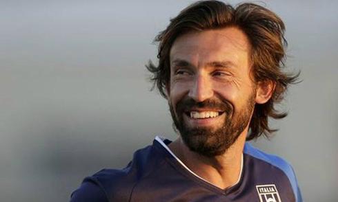 Andrea Pirlo chỉ đạo chiến thuật trên sân tập Juventus, đánh dấu sự thay đổi lối chơi của đội bóng sau kỷ nguyên Ronaldo