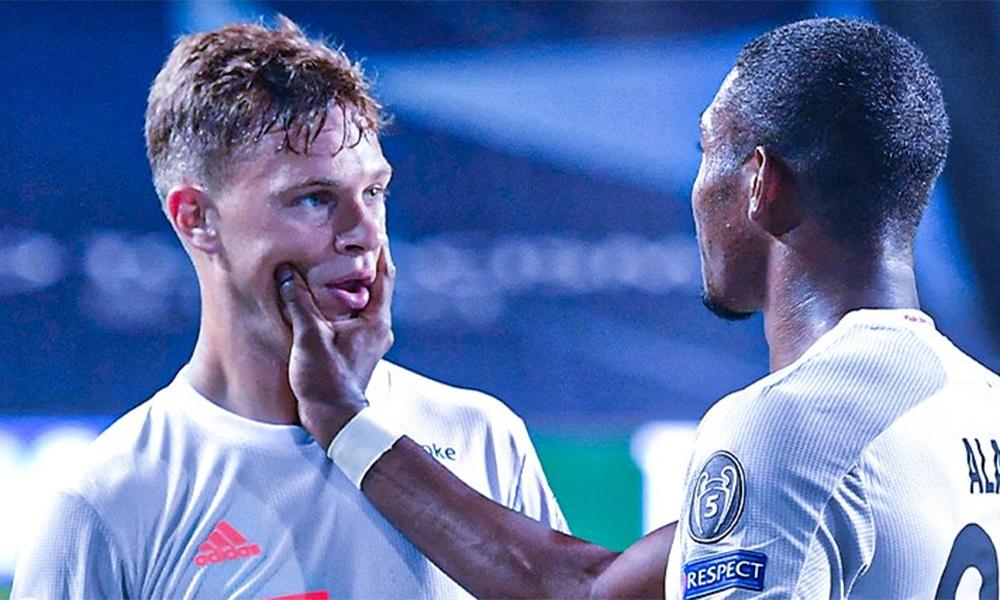 Các cầu thủ Bayern Munich ăn mừng cuồng nhiệt sau khi ghi bàn vào lưới Barcelona trong trận tứ kết lịch sử Champions League 2020.