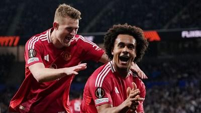 Hình ảnh cầu thủ Bayern Munich ăn mừng bàn thắng trong trận thắng đậm Chelsea tại Stamford Bridge Champions League