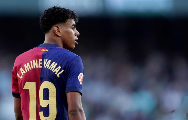 Lamine Yamal cầu thủ trẻ La Liga của Barcelona rê bóng đầy kỹ thuật thể hiện tiềm năng siêu sao tương lai