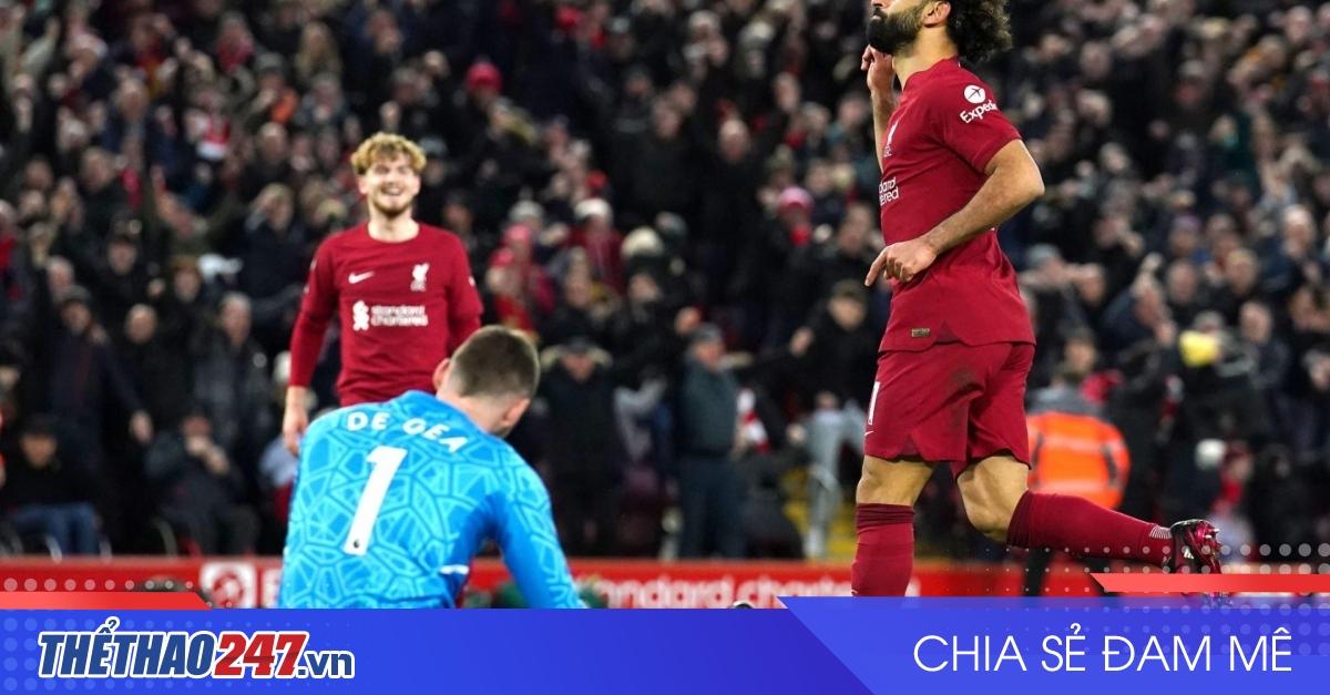 HLV Erik ten Hag và Jürgen Klopp đấu trí chiến thuật bên đường biên trong trận Derby vùng Tây Bắc