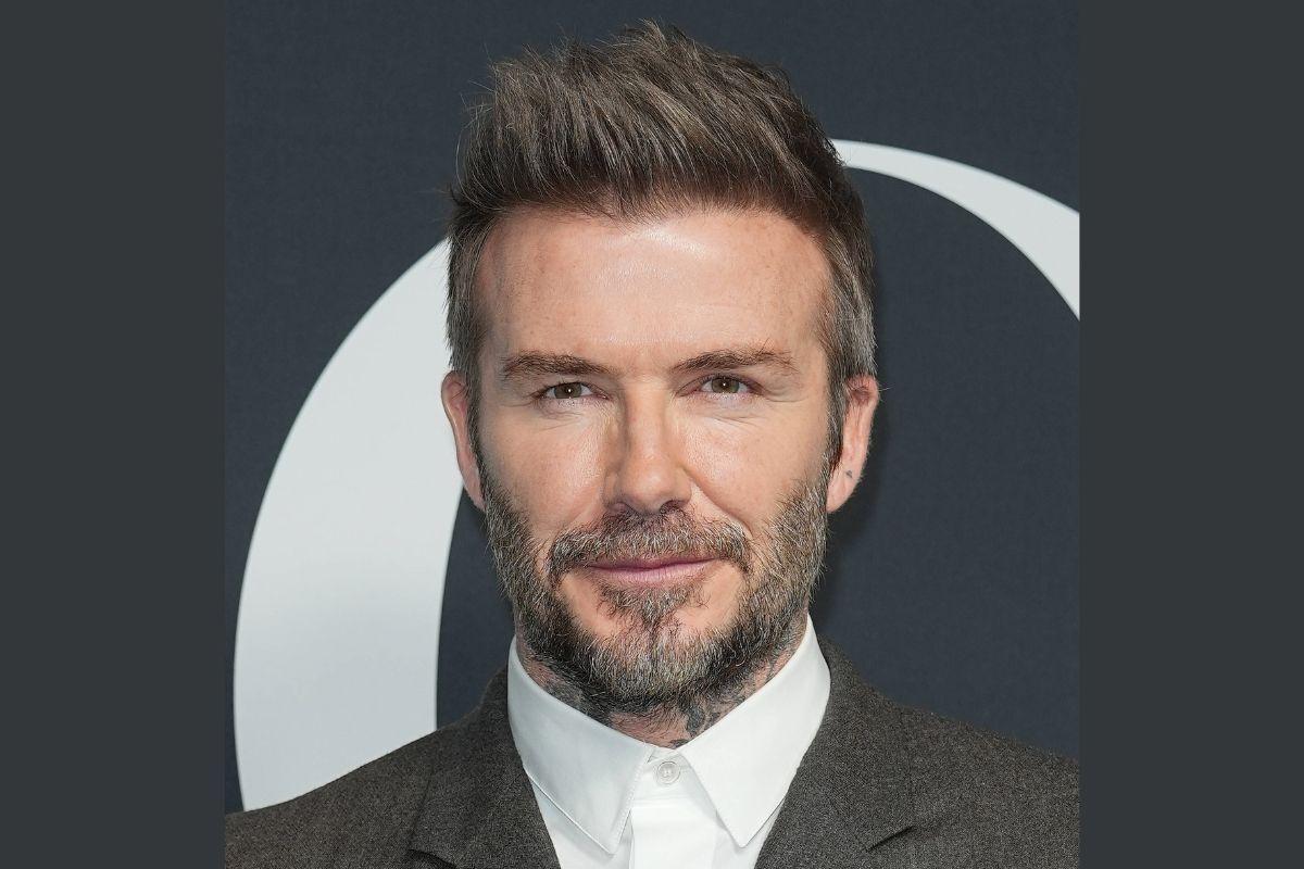 David Beckham trong một sự kiện thời trang, thể hiện phong cách lịch lãm và sức hút toàn cầu
