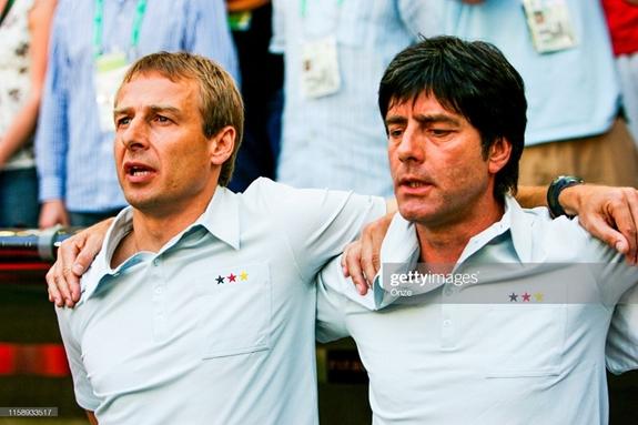 Huấn luyện viên Joachim Löw cùng các học trò đội tuyển Đức trong một khoảnh khắc tại giải đấu Euro 2012 đáng nhớ