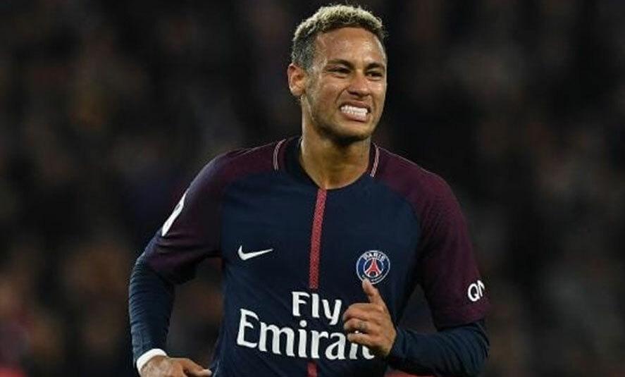 Neymar Jr. thể hiện kỹ thuật cá nhân điêu luyện với bóng trong trận đấu PSG tại giải bóng đá Pháp Ligue 1