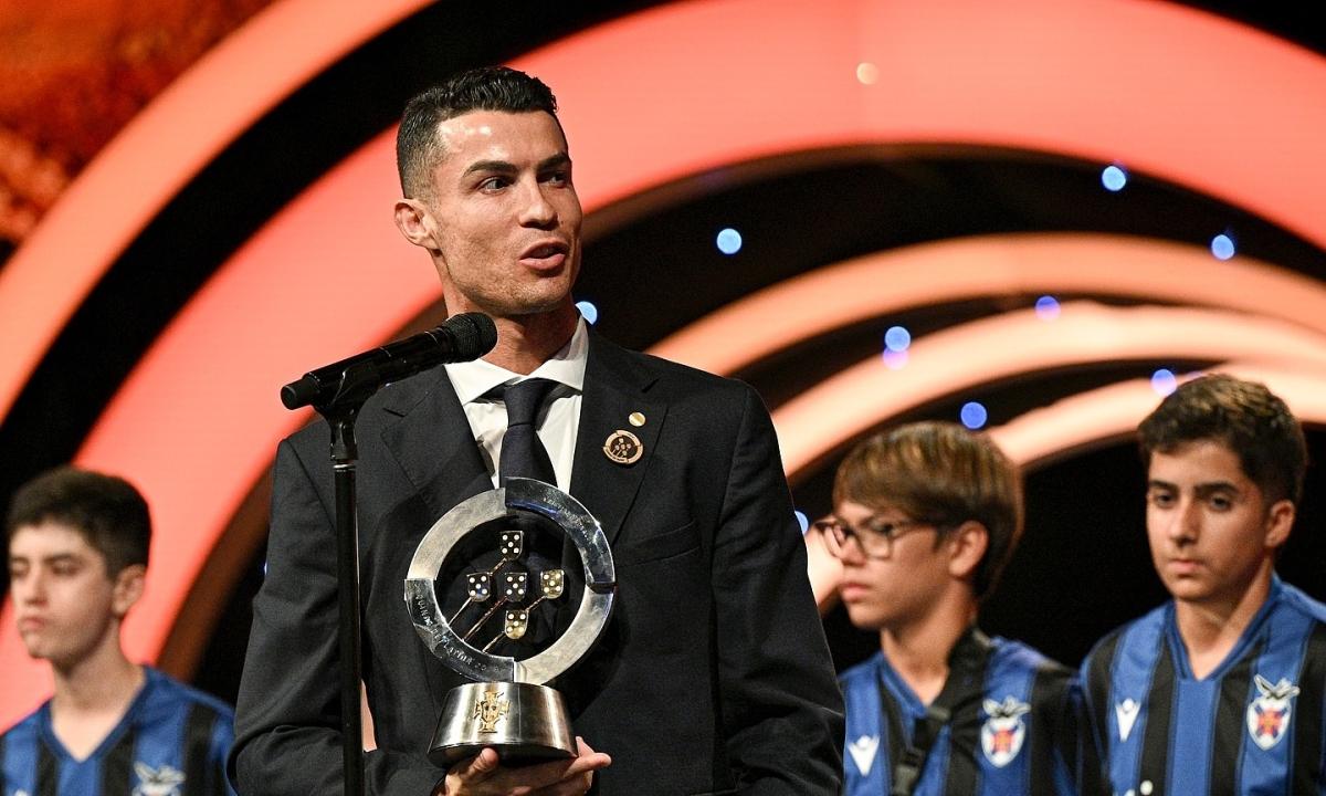 Khoảnh khắc Neymar thực hiện quả phạt đền thành công gỡ hòa cho PSG trong trận đấu căng thẳng với Lyon mùa giải 2021.