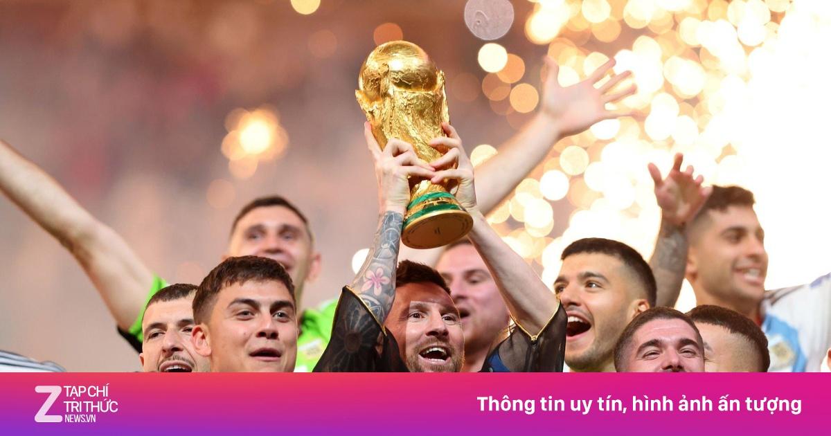 Đội bóng PSG Féminine ăn mừng bàn thắng hoặc chiến thắng, cho thấy sức mạnh và tầm ảnh hưởng của câu lạc bộ trong bóng đá nữ Pháp.