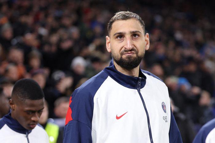 Sân vận động Parc des Princes rực sáng trong một trận đấu của PSG tại Ligue 1, nơi chứng kiến vô số chiến thắng và sự thống trị.