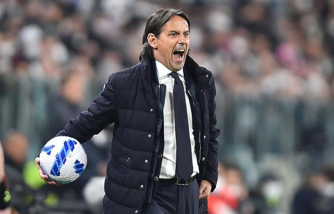 Biểu tượng Scudetto và logo các đội bóng hàng đầu Serie A trong cuộc đua vô địch mùa giải mới đầy kịch tính