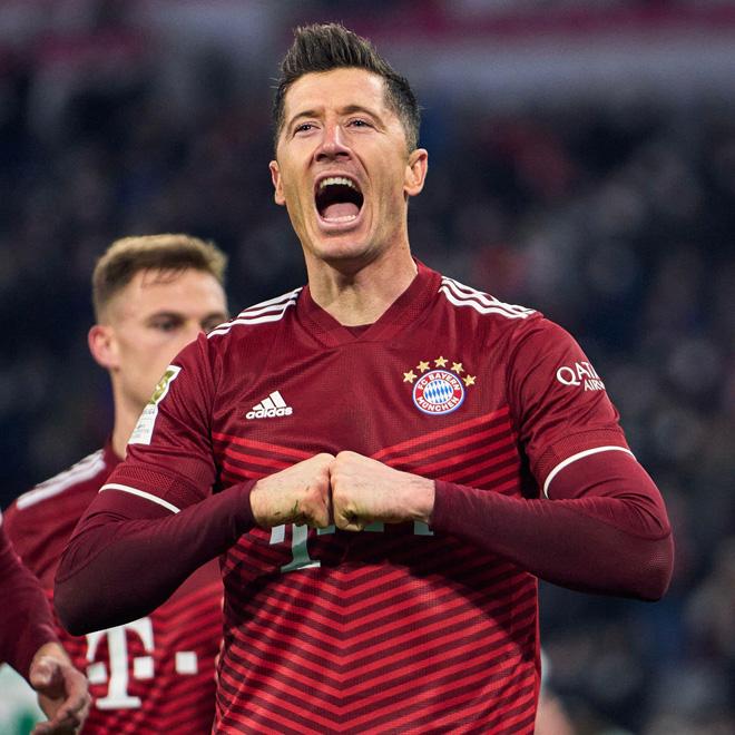 Erling Haaland trong màu áo Borussia Dortmund ăn mừng bàn thắng quan trọng, thể hiện vai trò chủ chốt trong cuộc đua với Bayern Munich mùa 2021-2022.