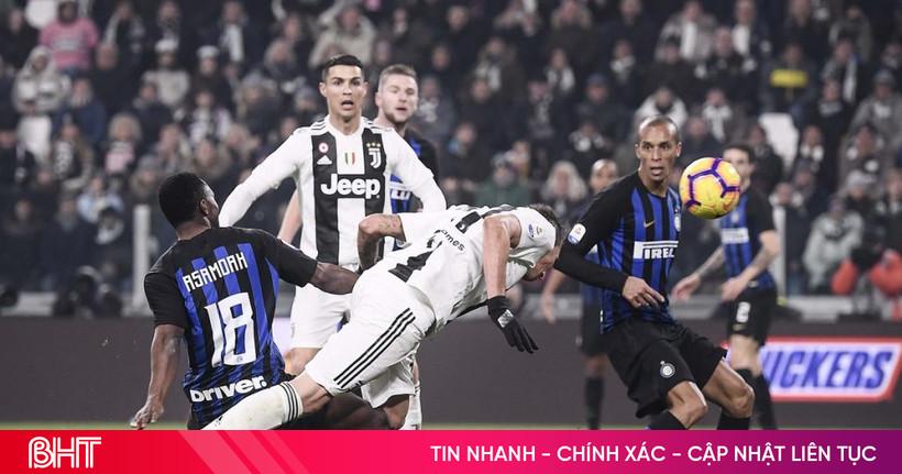 Pha tranh chấp bóng đầy máu lửa giữa các cầu thủ trong trận đấu kịch tính Inter Milan vs Juventus ở Serie A