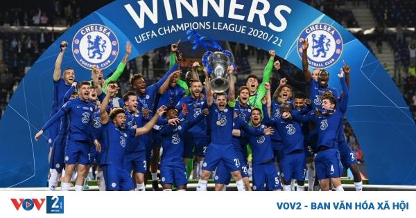 Unai Emery ăn mừng đầy cảm xúc cùng các cầu thủ Villarreal sau một chiến thắng quan trọng, thể hiện sự gắn kết tại CLB mới
