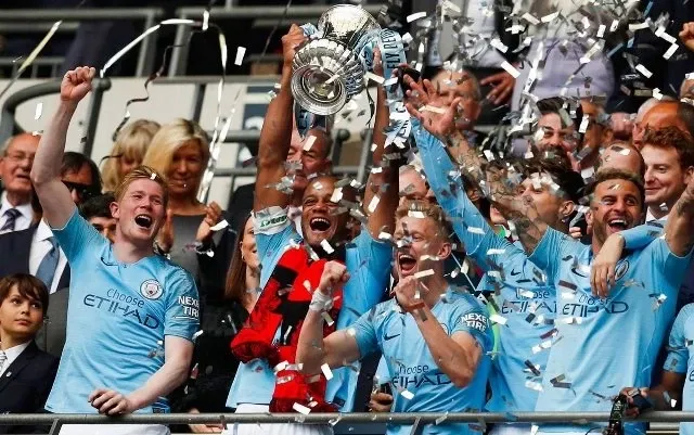 Các cầu thủ Watford xếp hàng trước trận chung kết FA Cup 2019 gặp Manchester City tại sân vận động Wembley
