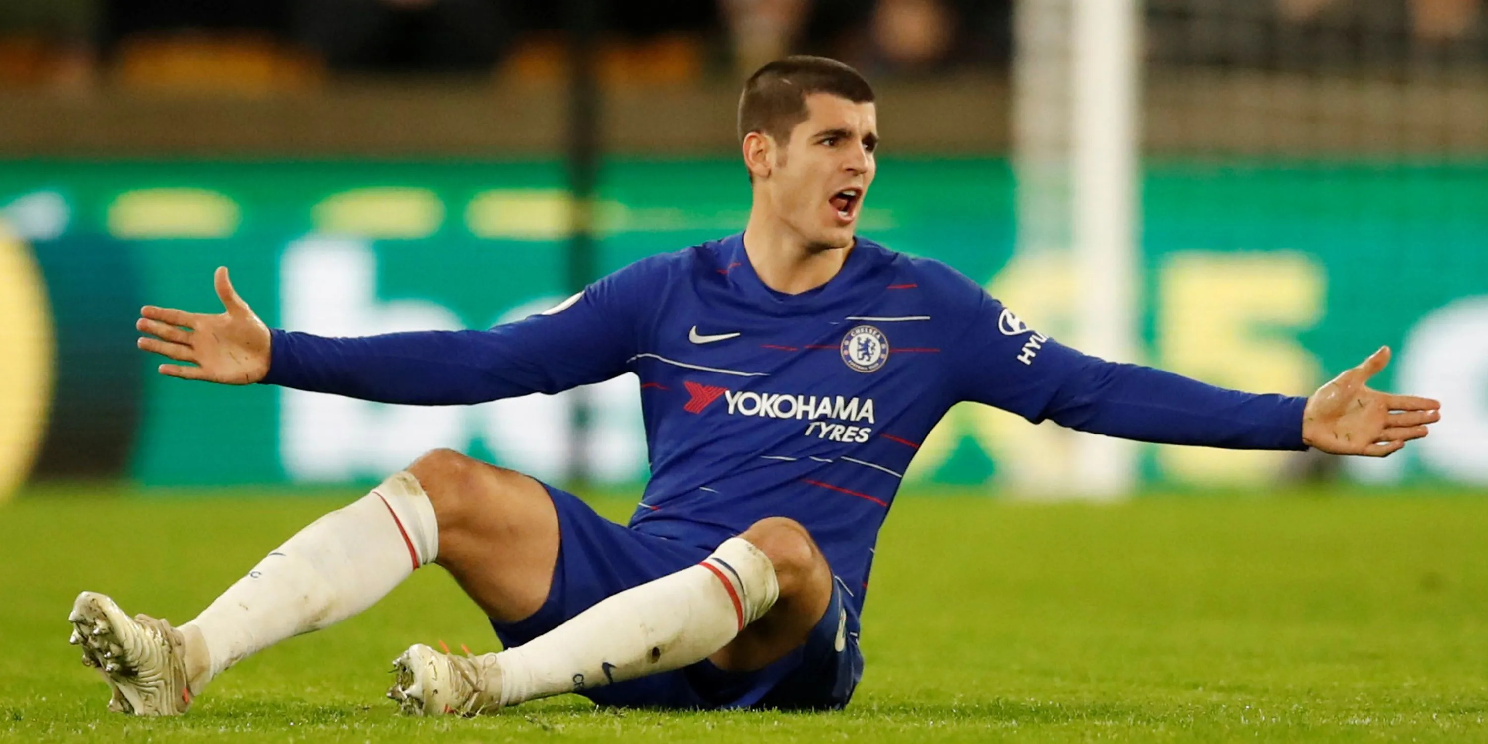 Alvaro Morata thời còn khoác áo Chelsea đối đầu đối thủ