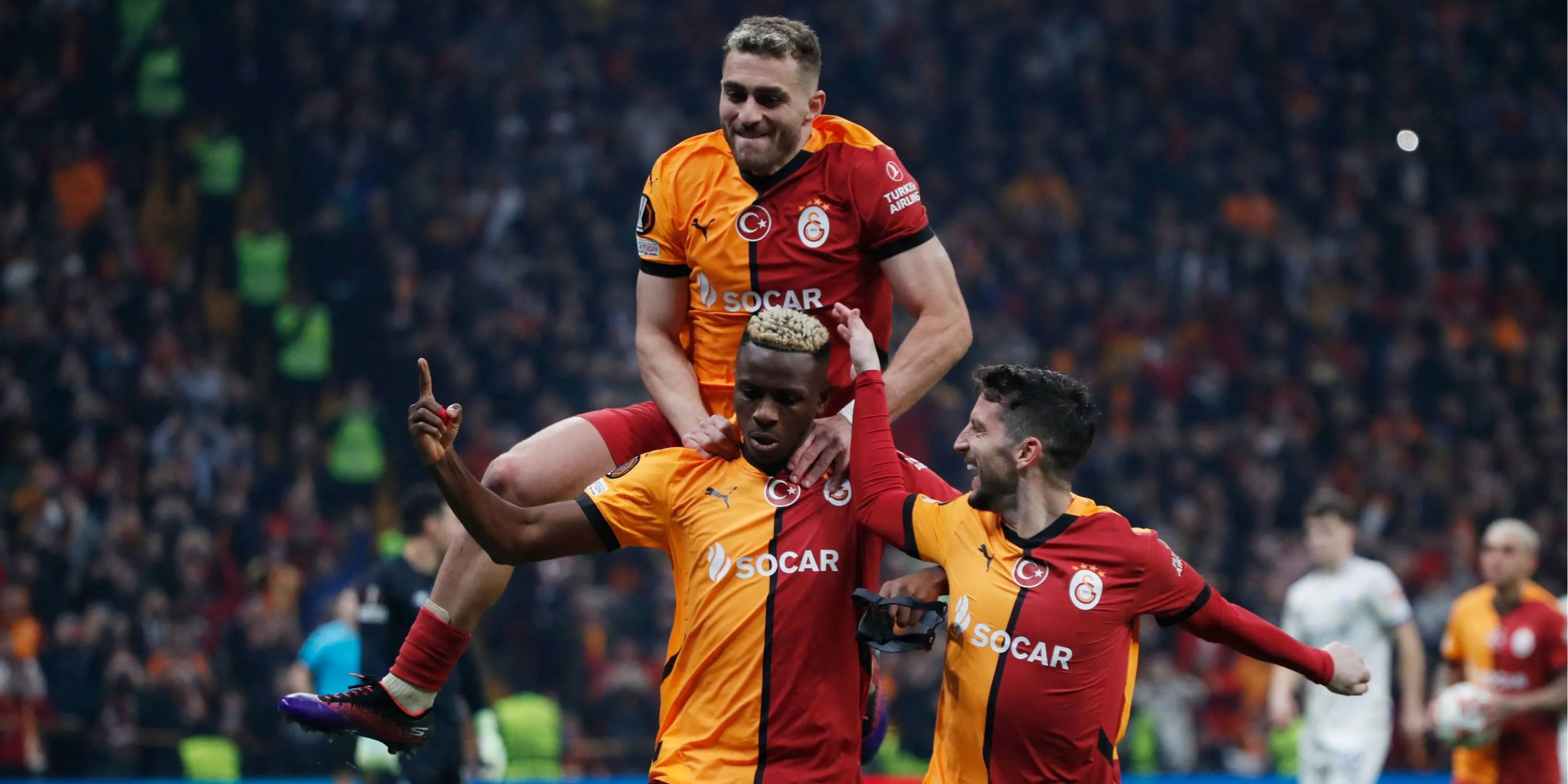 Baris Alper Yilmaz trong màu áo Galatasaray - mục tiêu chuyển nhượng của Aston Villa
