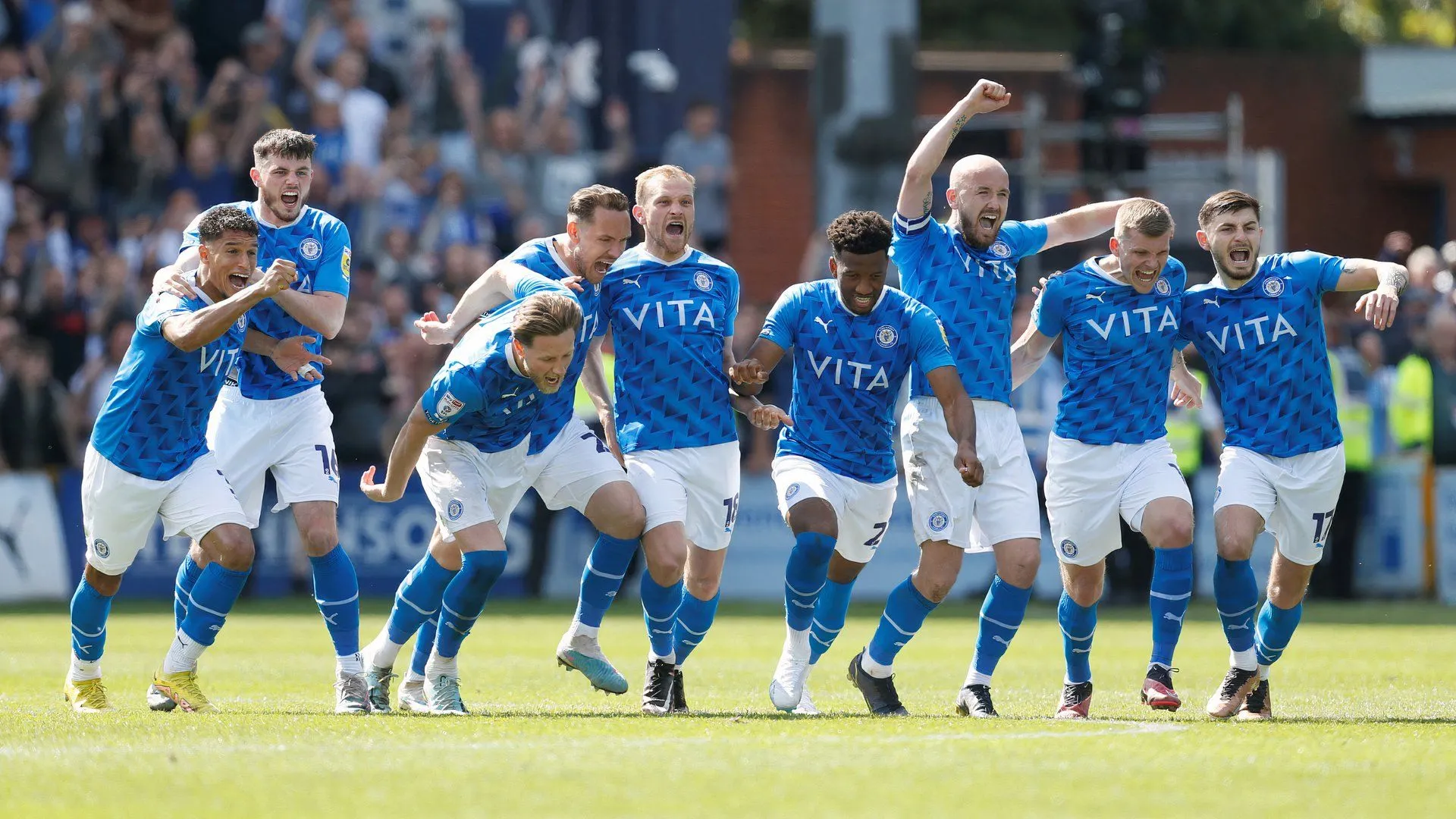 Đội hình Stockport County ra sân trong trận đấu quyết định với Salford City tại play-off League Two