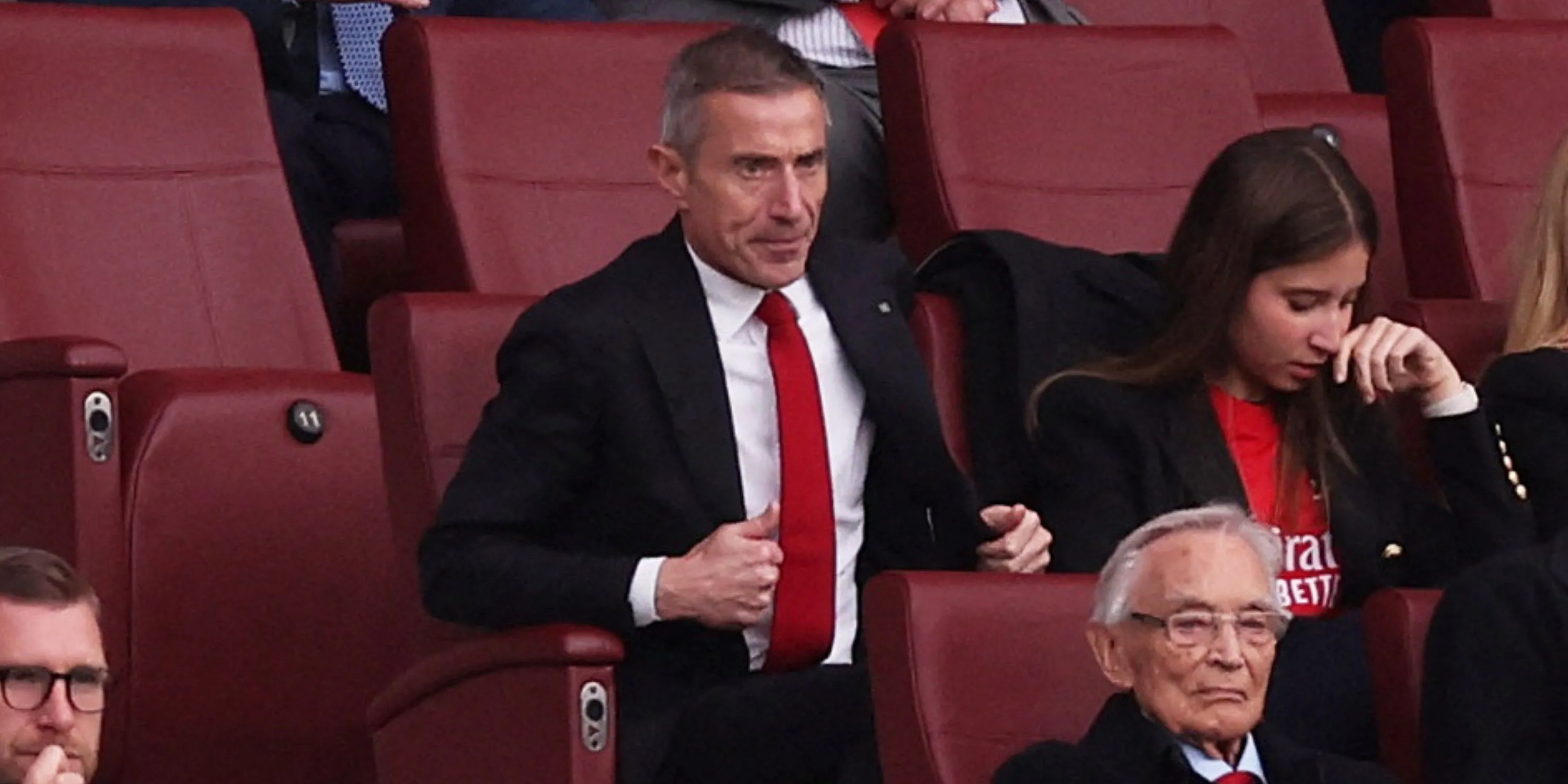 Giám đốc thể thao Andrea Berta và HLV Mikel Arteta của Arsenal bàn bạc kế hoạch chuyển nhượng.