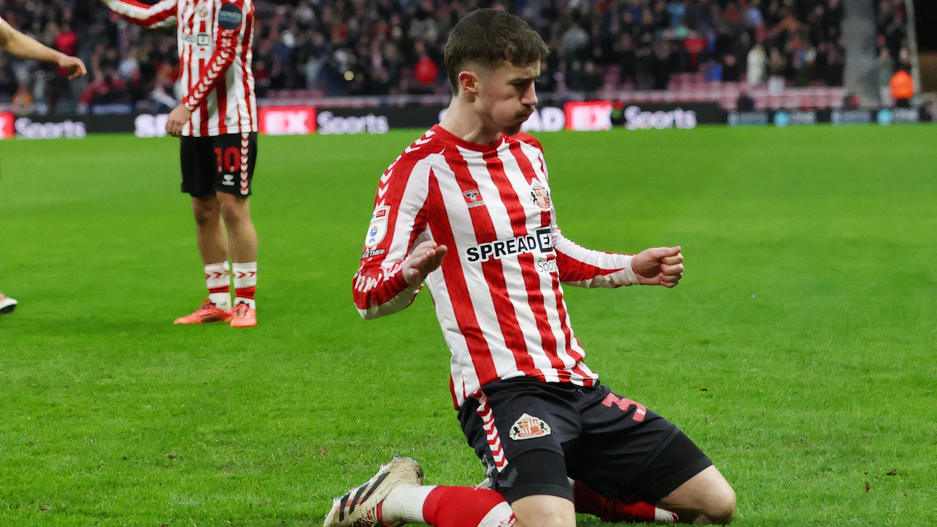 Hậu vệ Trai Hume của Sunderland thi đấu ấn tượng tại Championship