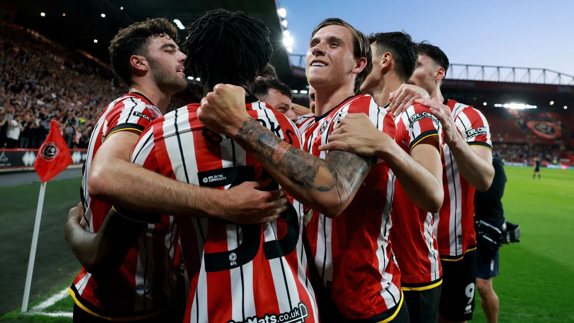 Hình ảnh đội bóng Sheffield United - ứng cử viên thăng hạng Ngoại hạng Anh