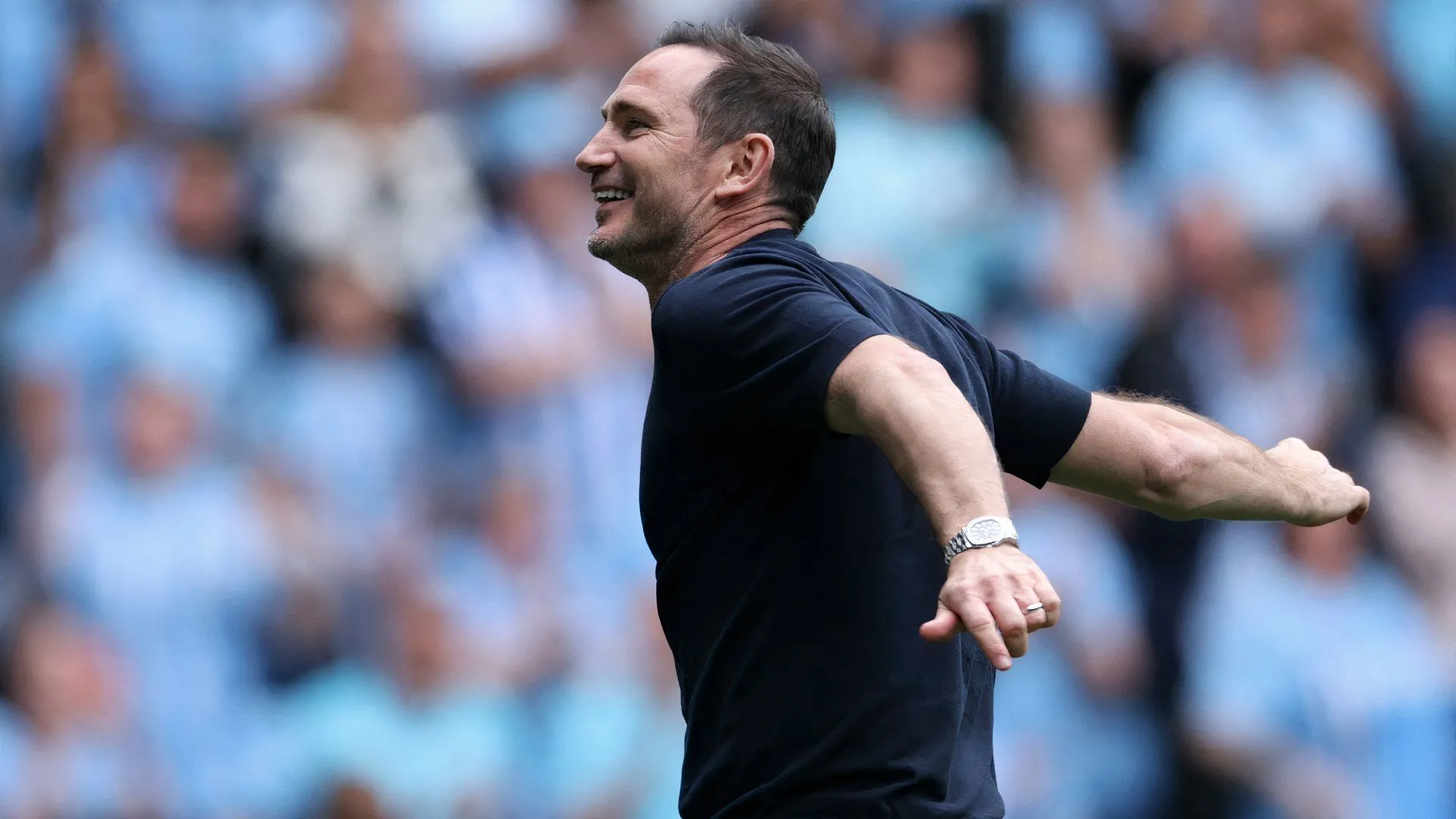 HLV Frank Lampard trong vai trò thuyền trưởng Coventry City
