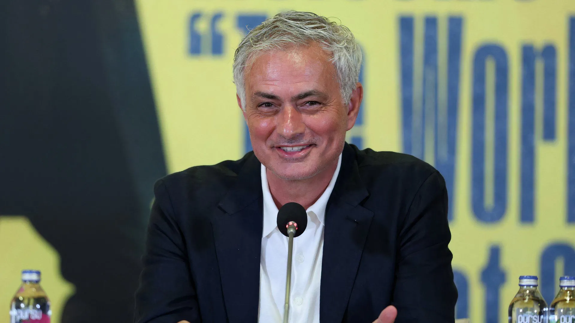 Huấn luyện viên Jose Mourinho, người được đồn đoán có thể dẫn dắt Leeds United