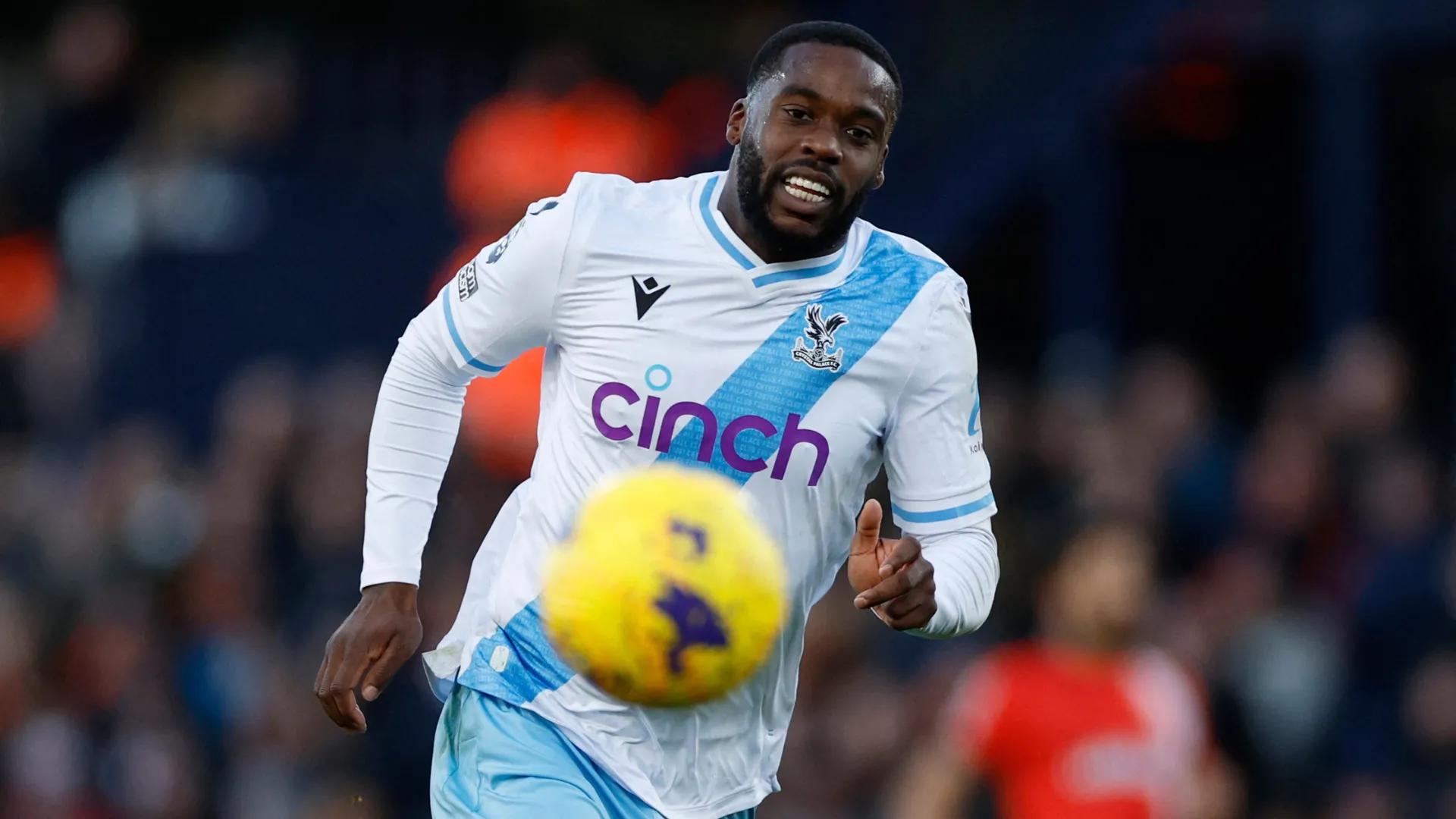 Jeffrey Schlupp trong màu áo Crystal Palace thi đấu tại Premier League