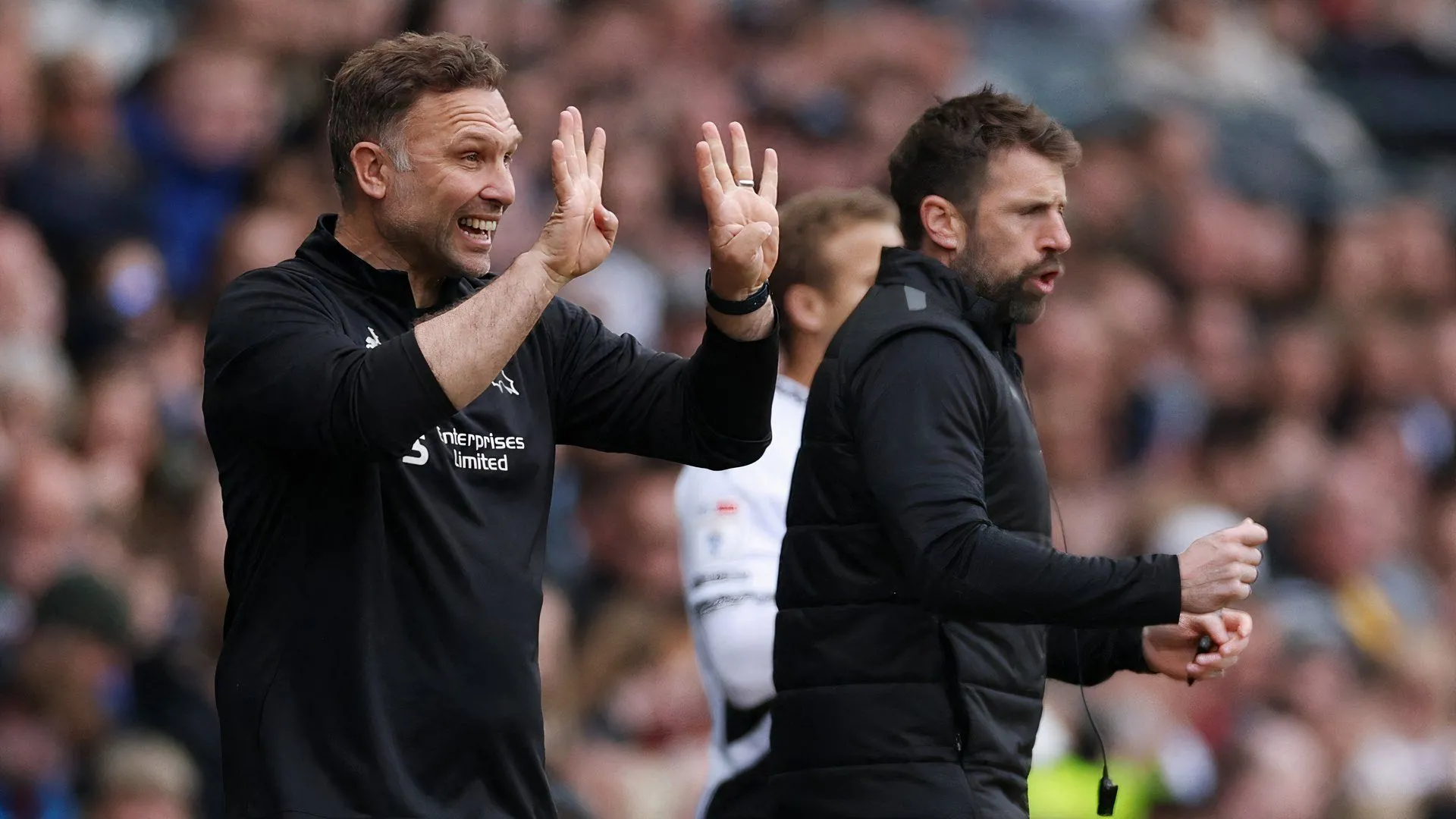 John Eustace, HLV trưởng Derby County, bày tỏ mong muốn giữ chân Craig Forsyth.