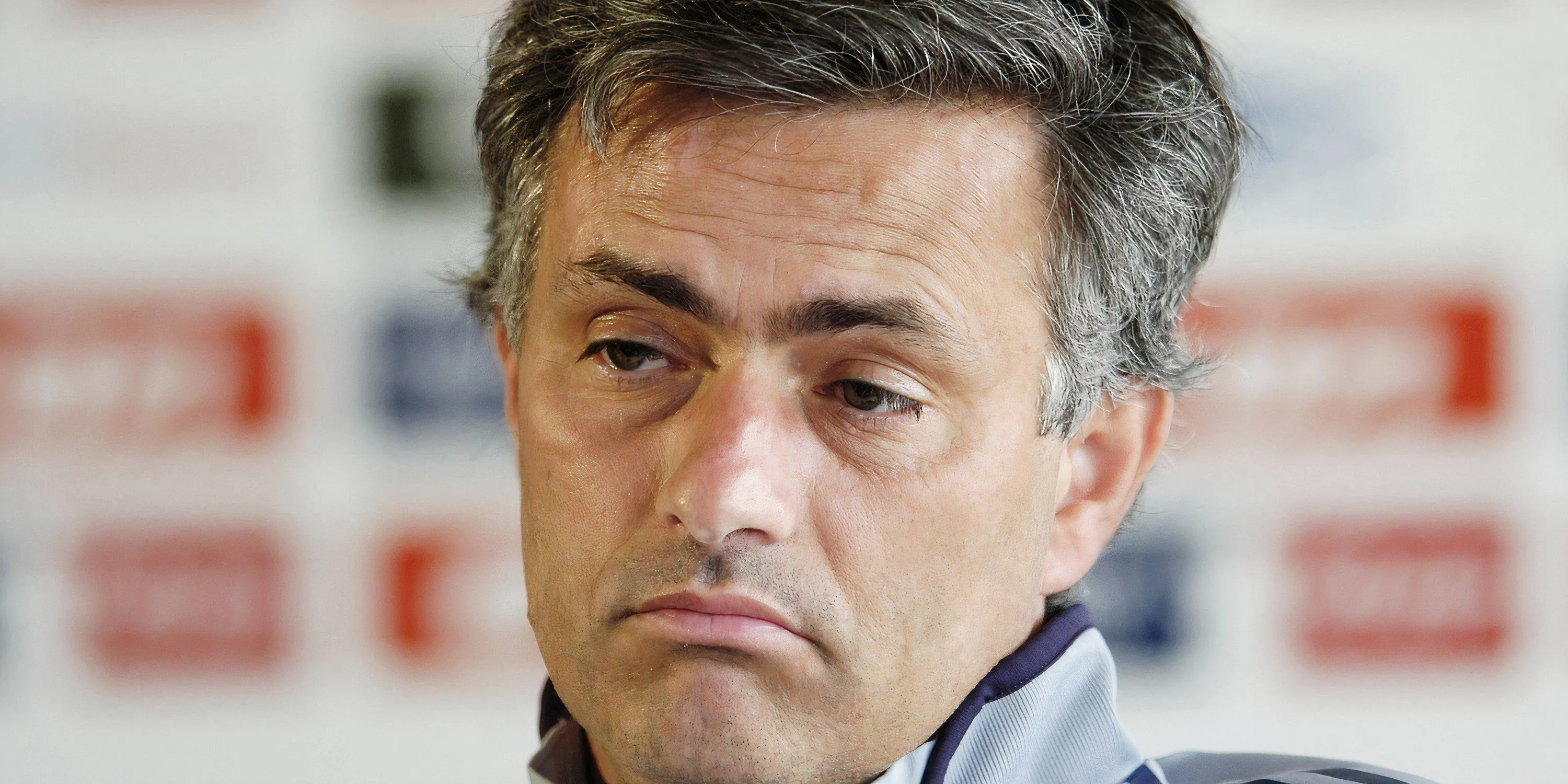 Jose Mourinho trong buổi họp báo thời còn dẫn dắt Chelsea, người từng được xem là HLV hàng đầu.
