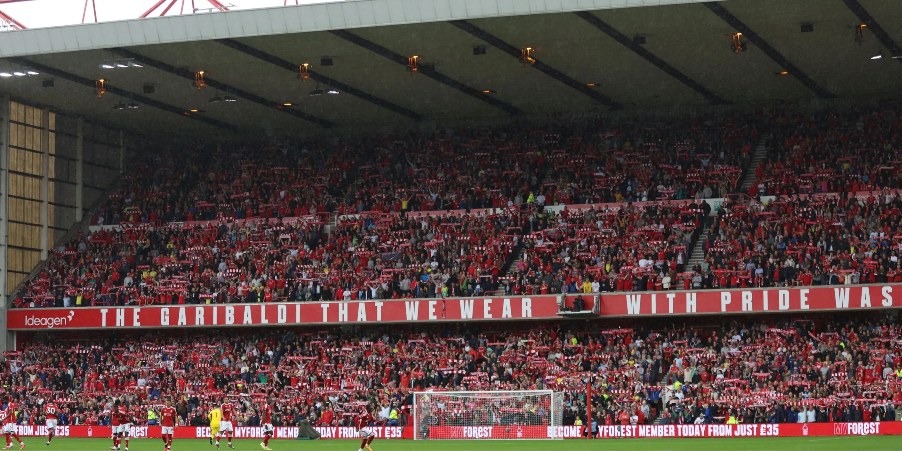 Khung cảnh sân The City Ground của Nottingham Forest