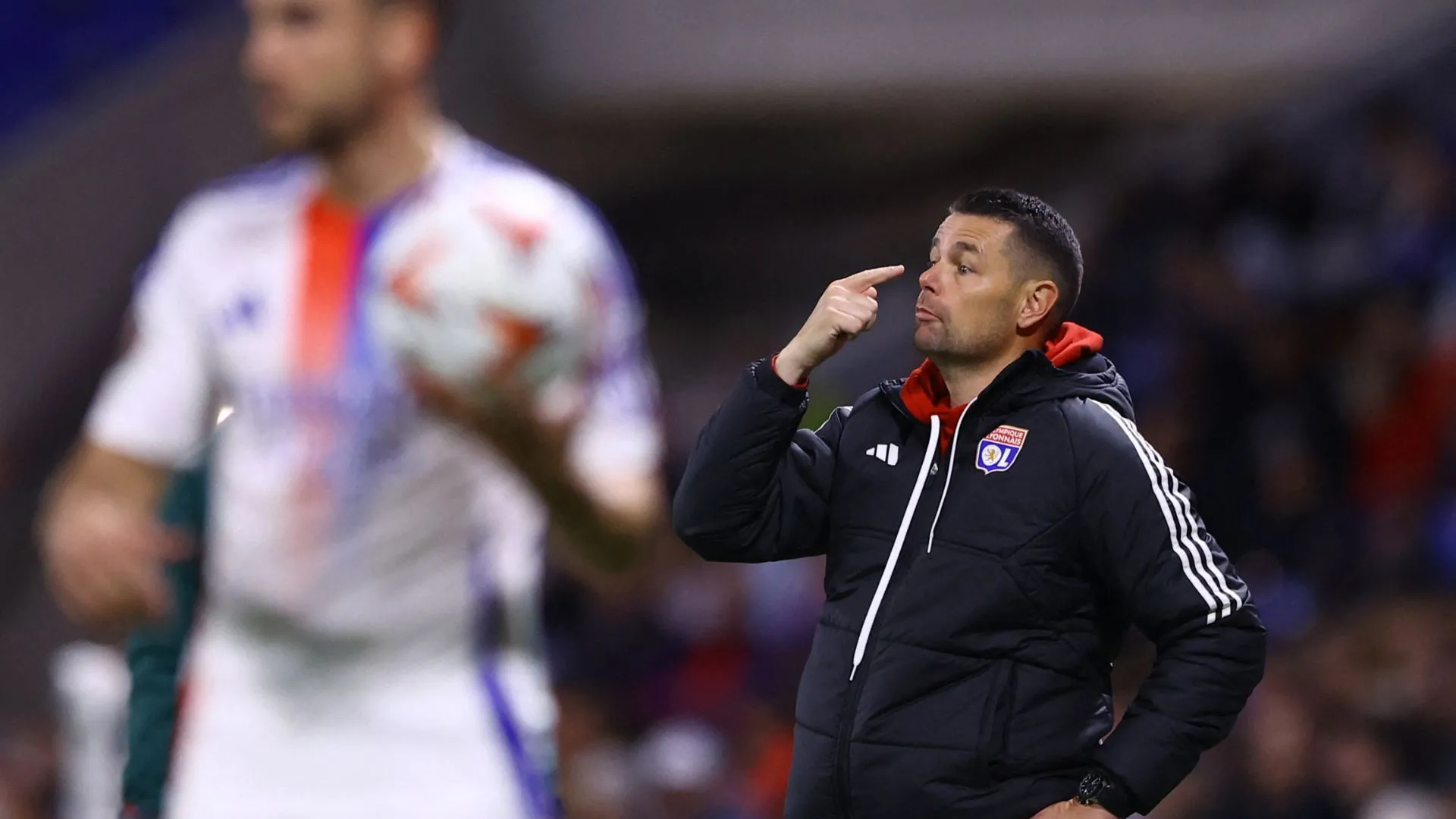 Pierre Sage, cựu HLV Lyon, ứng cử viên tiềm năng cho vị trí HLV trưởng QPR.