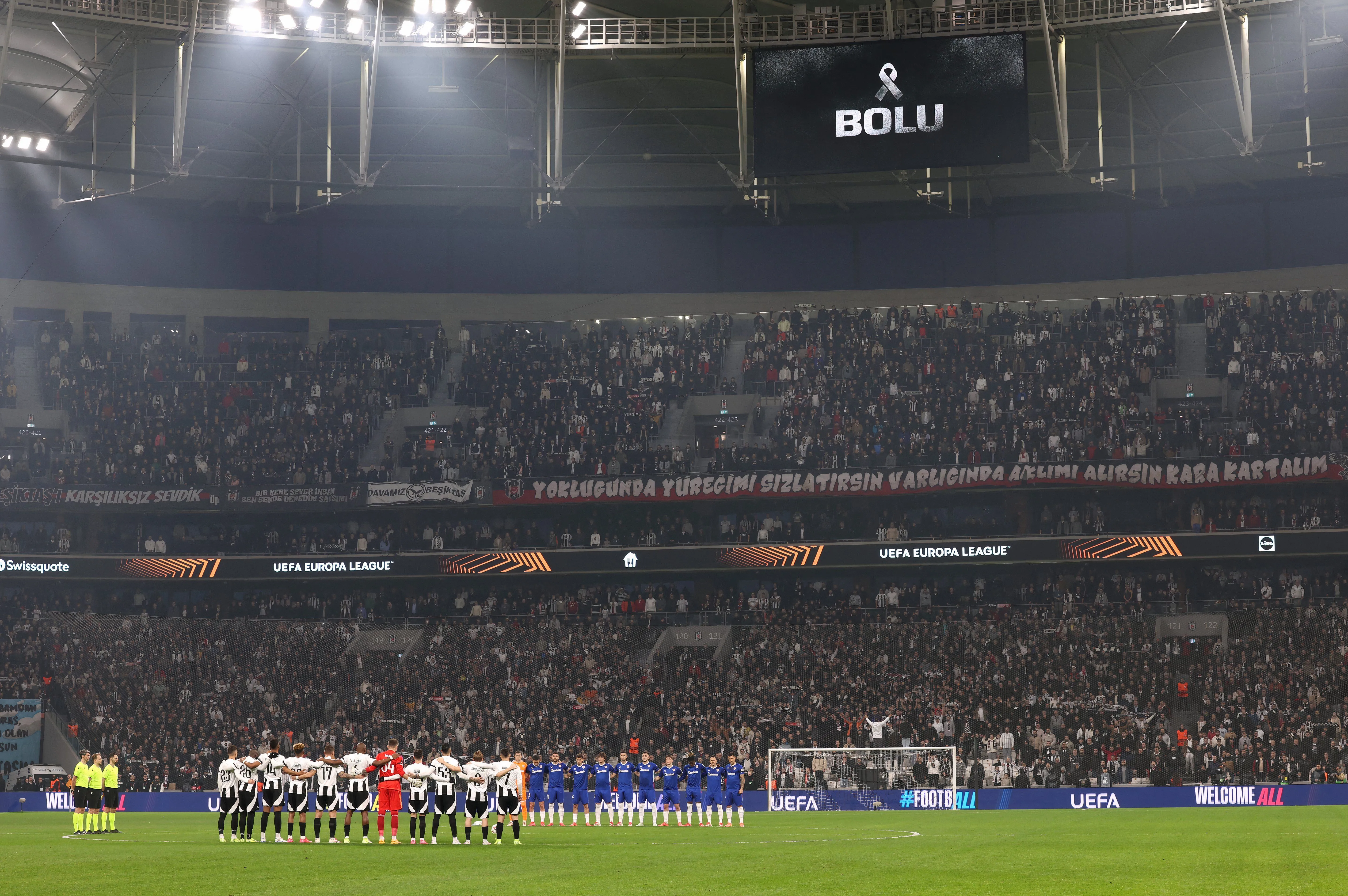 Sân vận động của Besiktas JK, một điểm đến tiềm năng cho Josh Brownhill