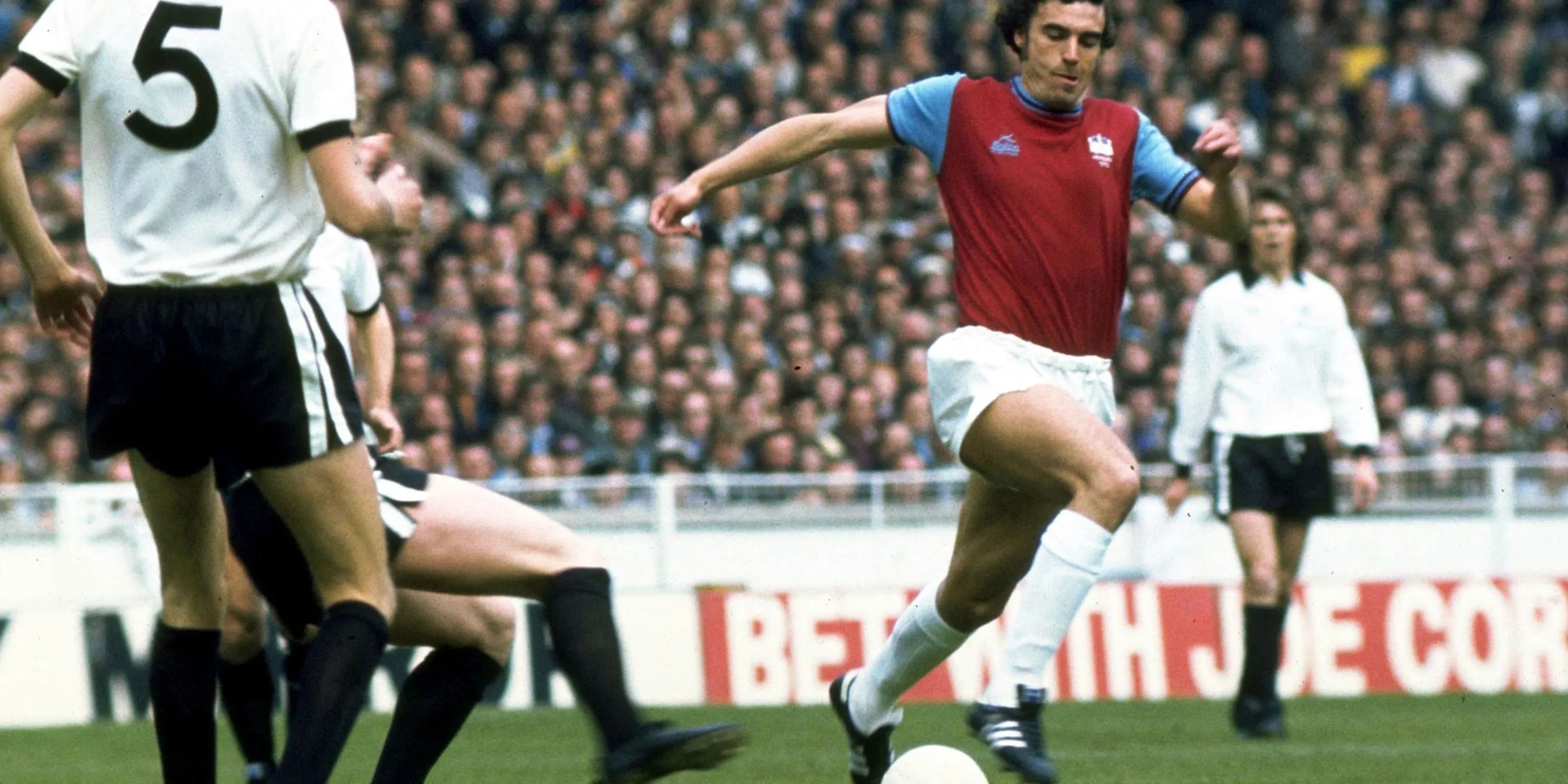 Sir Trevor Brooking - một huyền thoại West Ham