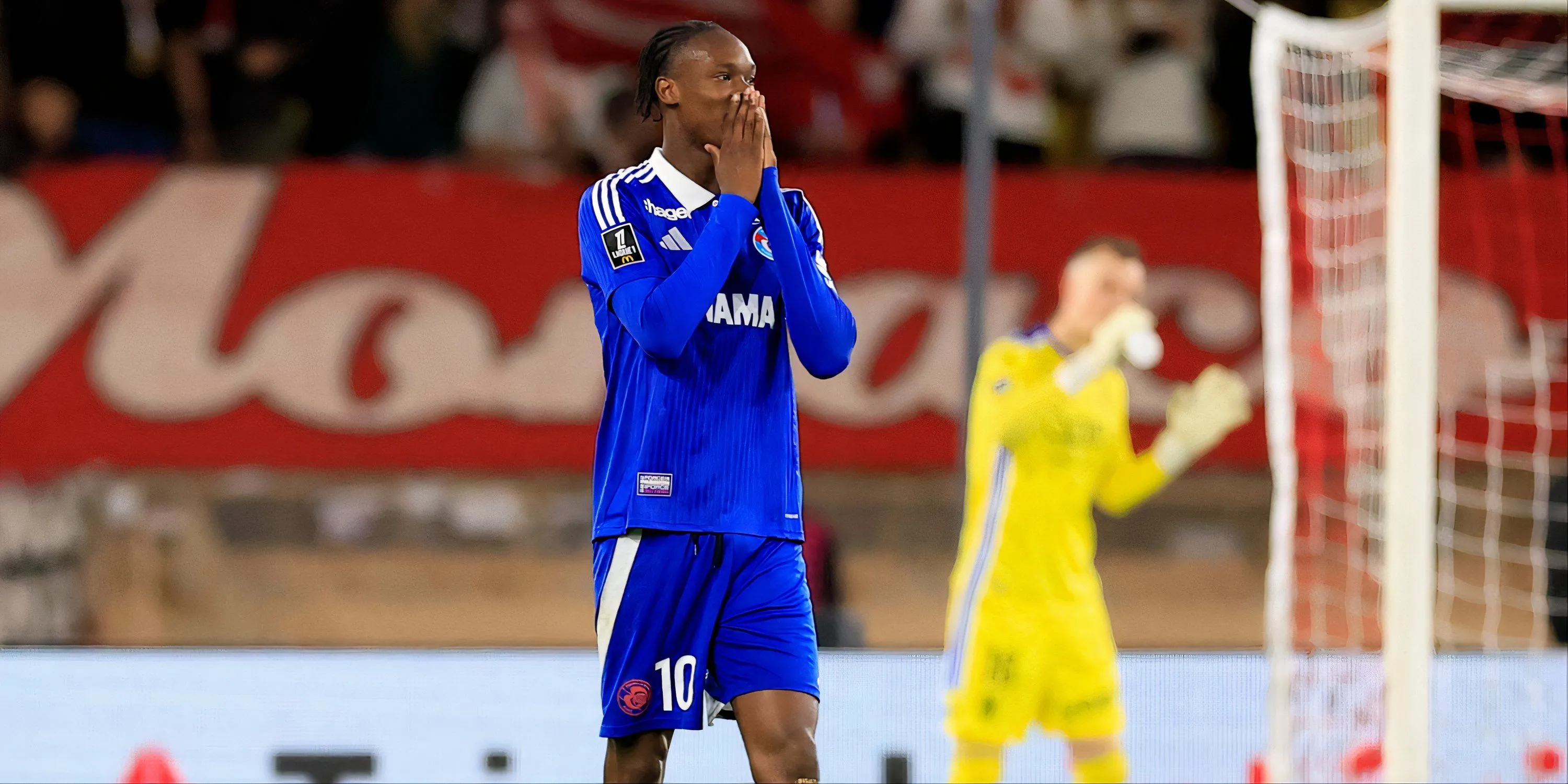 Tiền đạo Emmanuel Emegha ăn mừng bàn thắng cho Strasbourg tại Ligue 1