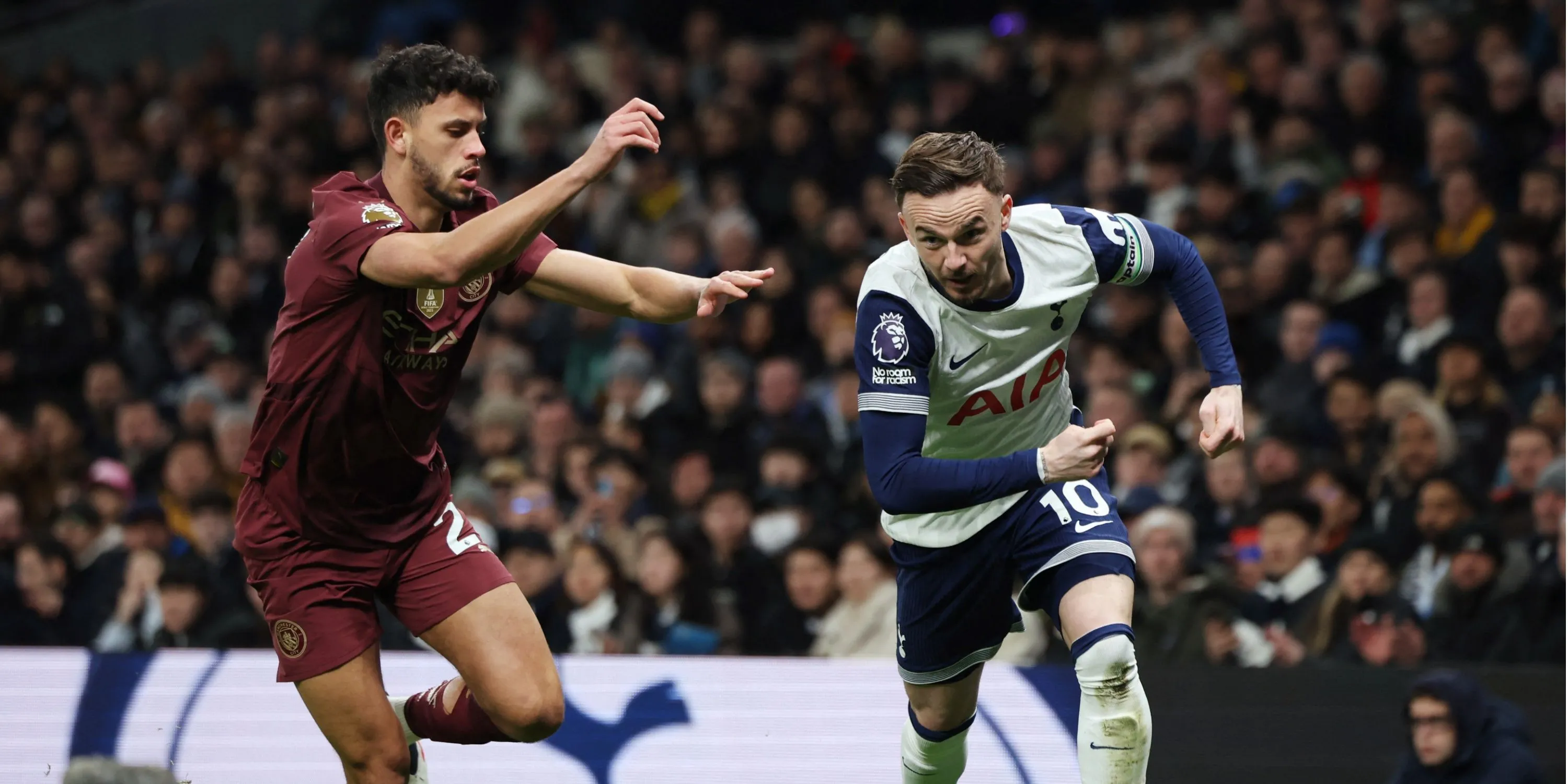 Tiền vệ James Maddison của Tottenham Hotspur