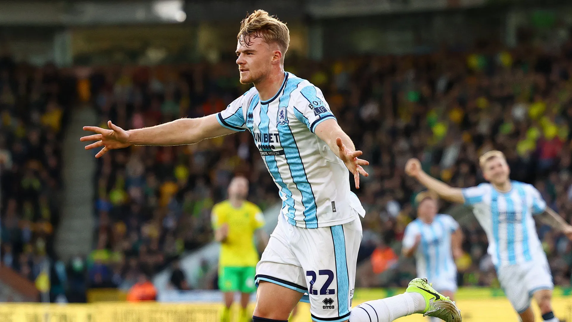 Tommy Conway ăn mừng bàn thắng cho Middlesbrough tại Championship