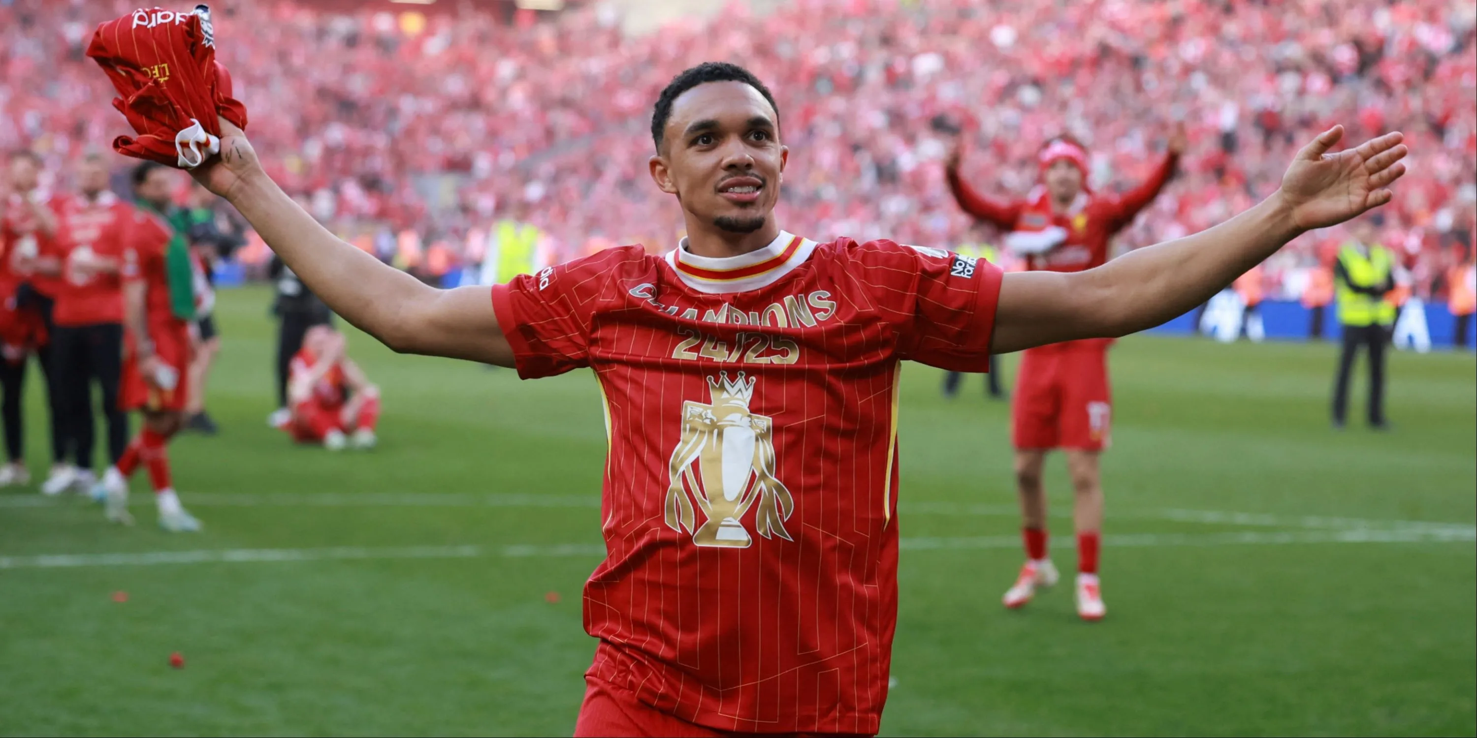 Trent Alexander-Arnold trong màu áo Liverpool thể hiện đẳng cấp