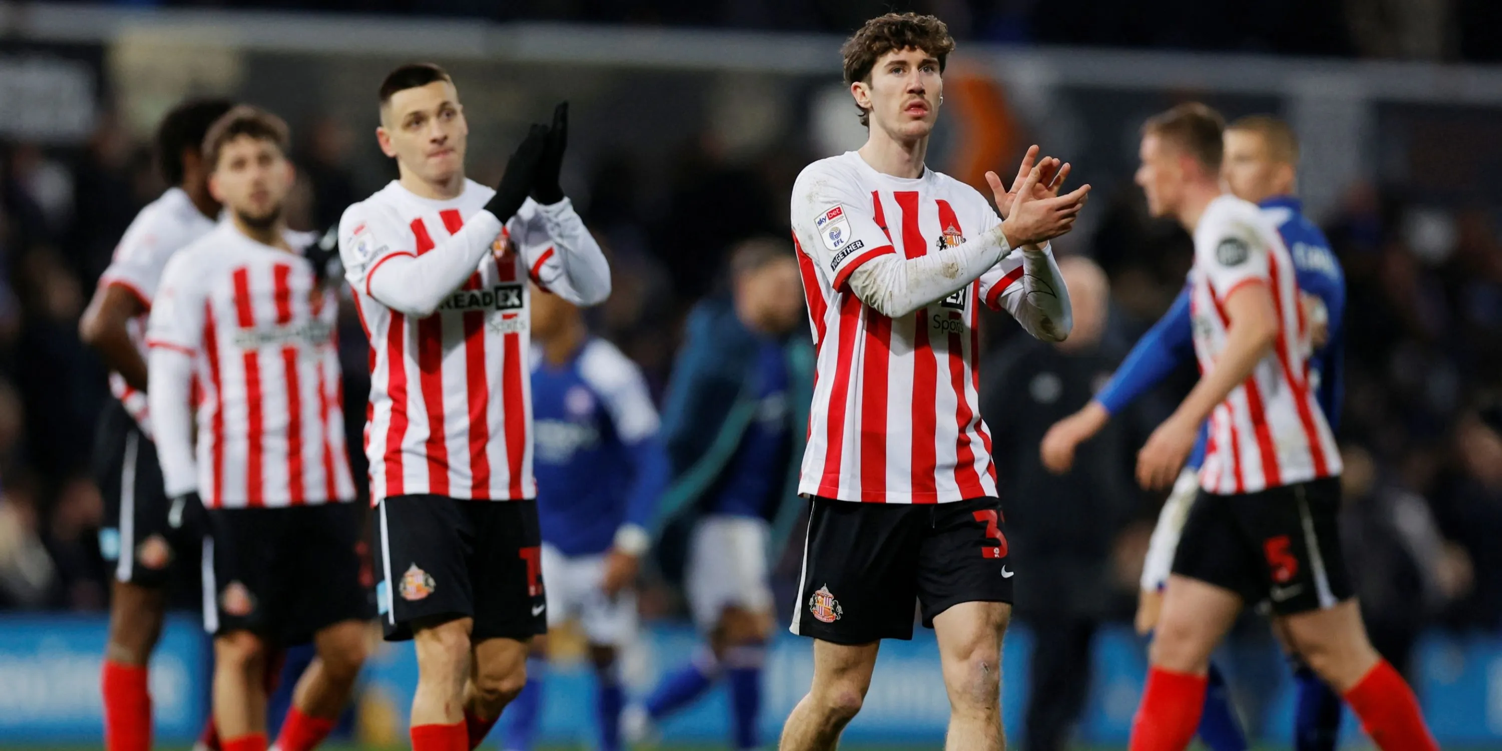 Cận cảnh Trai Hume trong màu áo Sunderland