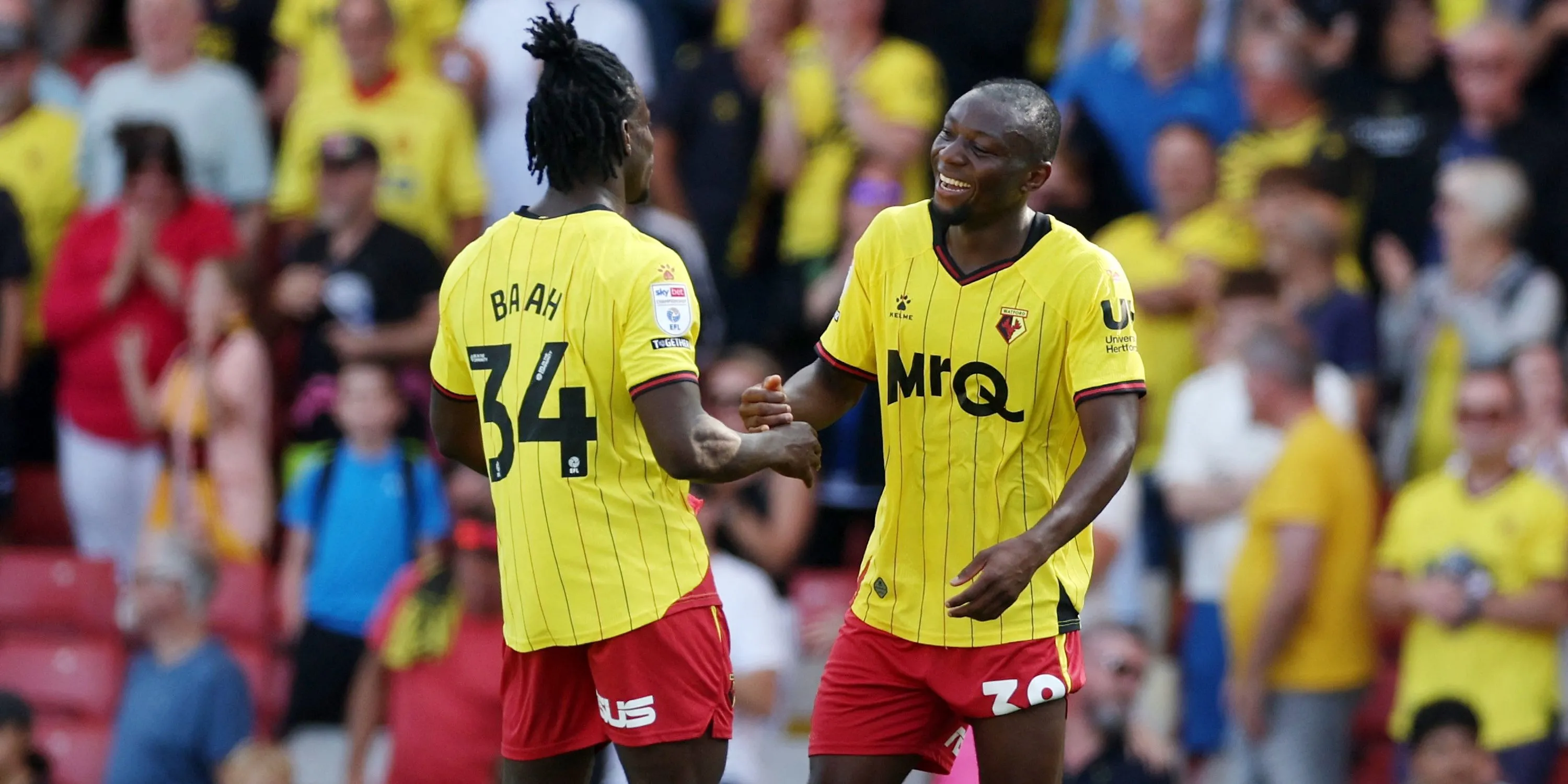 Kwadwo Baah (trái) ăn mừng cùng đồng đội tại Watford.