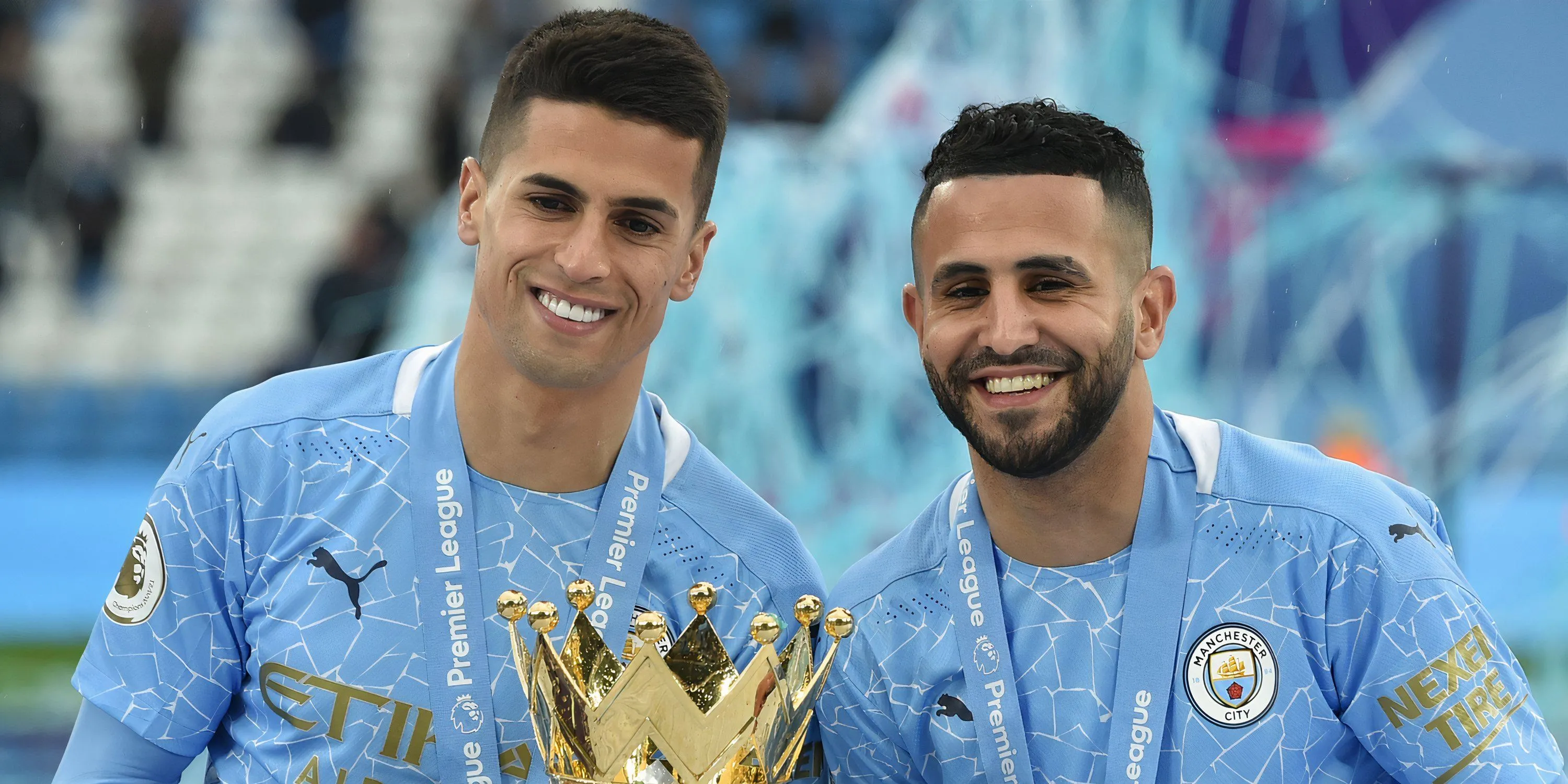 Mahrez ăn mừng cùng danh hiệu Premier League của Man City