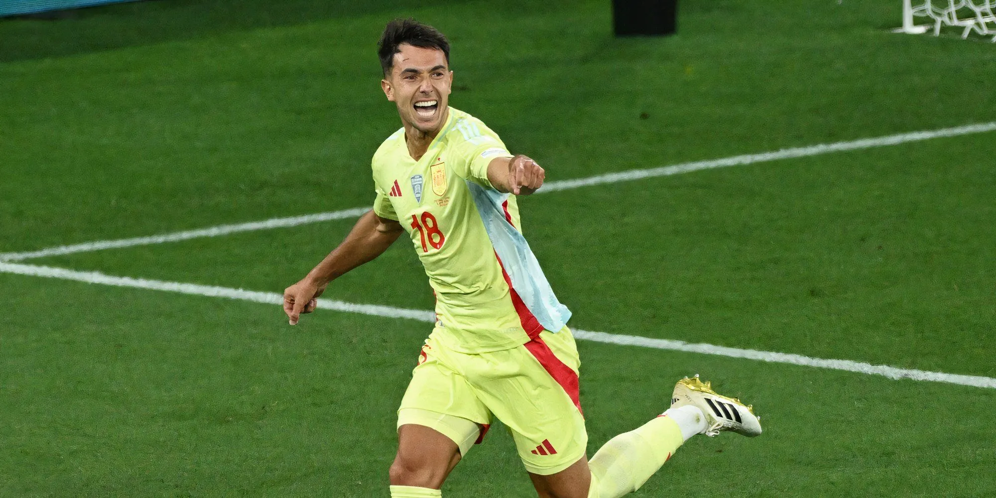 Tiền vệ Martin Zubimendi trong màu áo Real Sociedad