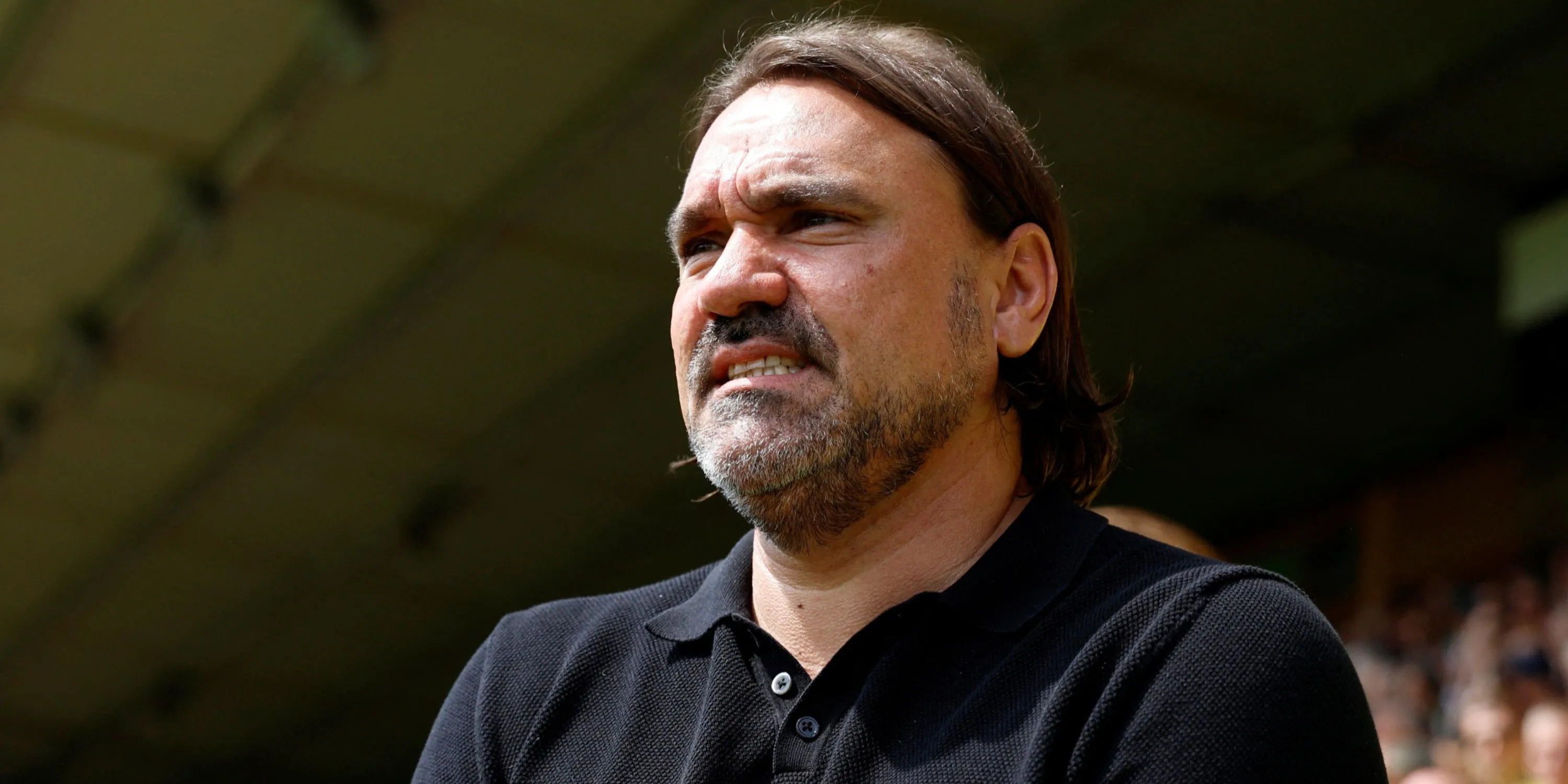 HLV Daniel Farke của Leeds United theo dõi trận đấu