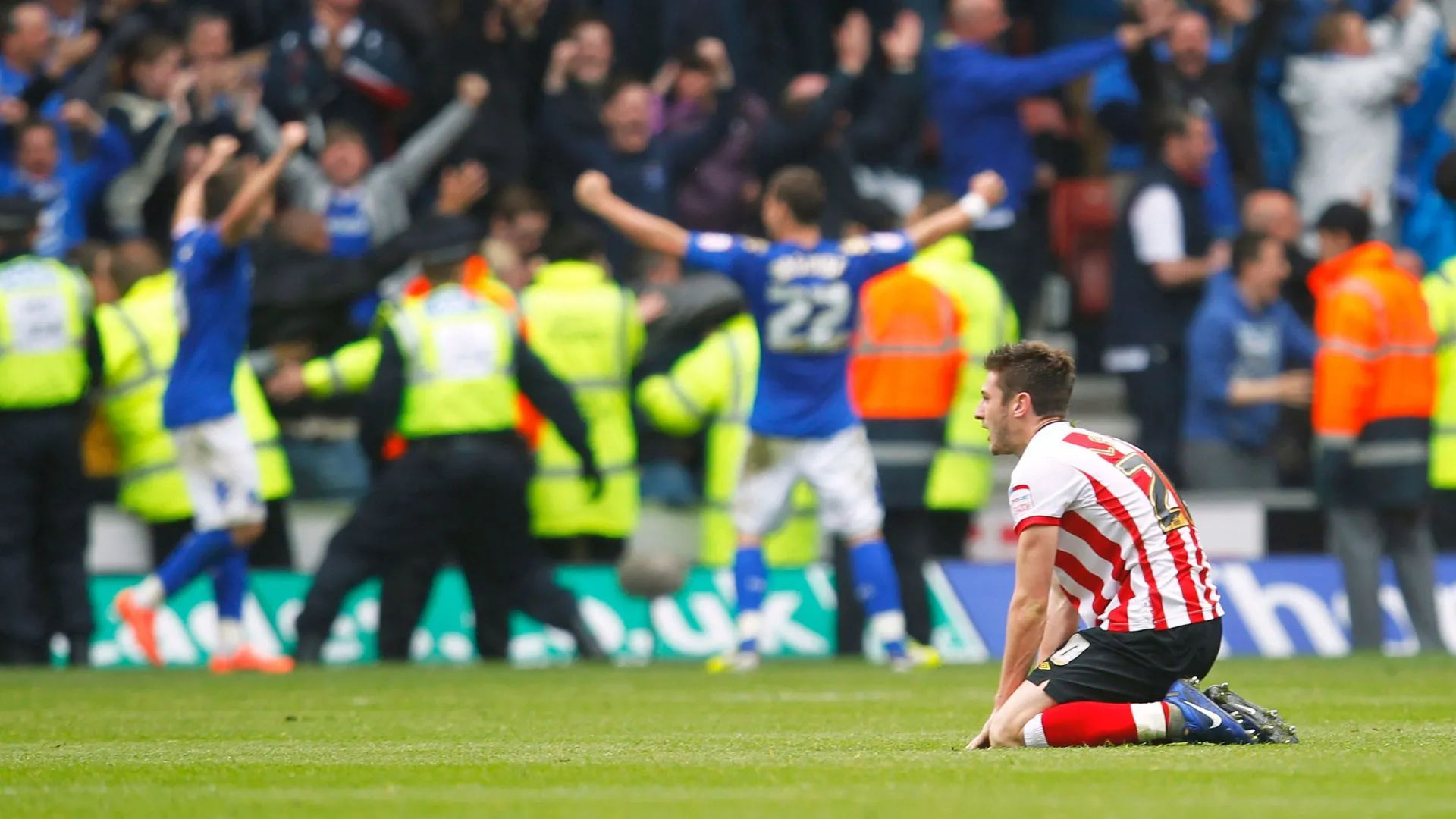 Khoảnh khắc David Norris ghi bàn gỡ hòa cho Portsmouth trước Southampton tại St Mary's
