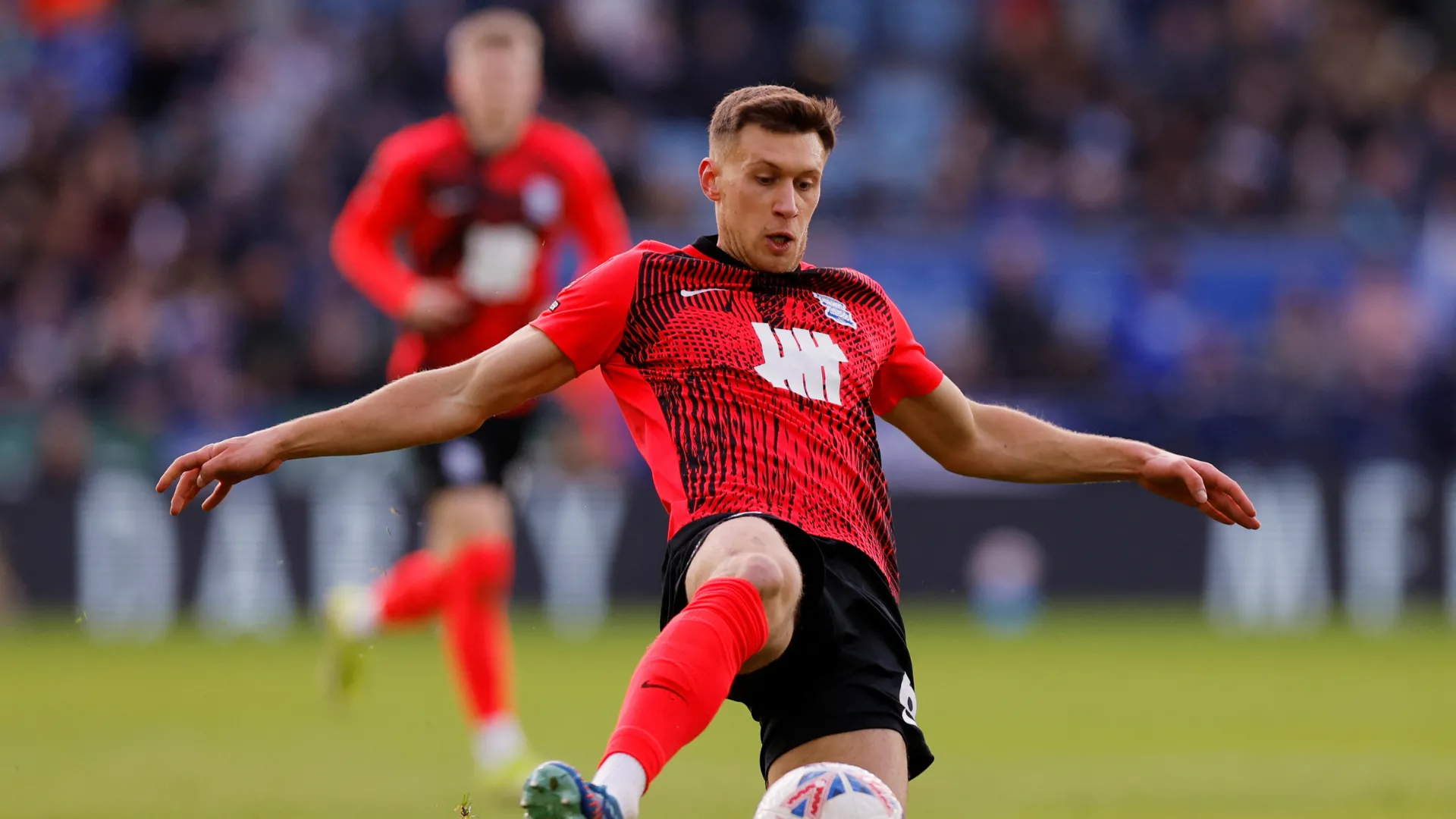Krystian Bielik - Trung vệ Ba Lan của Birmingham City đối mặt tương lai bất định.