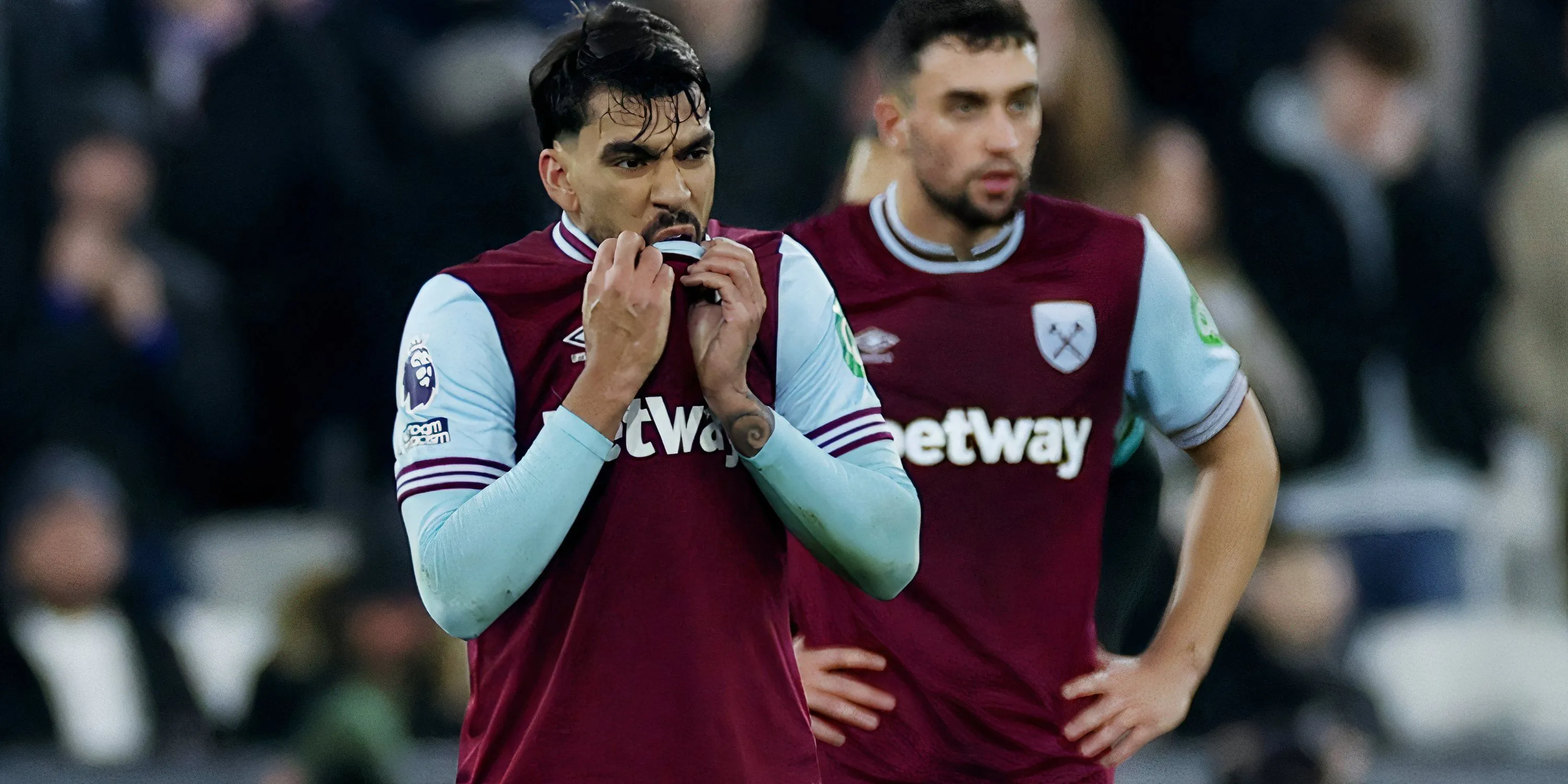Lucas Paqueta trong màu áo West Ham đối đầu Liverpool tại Ngoại hạng Anh