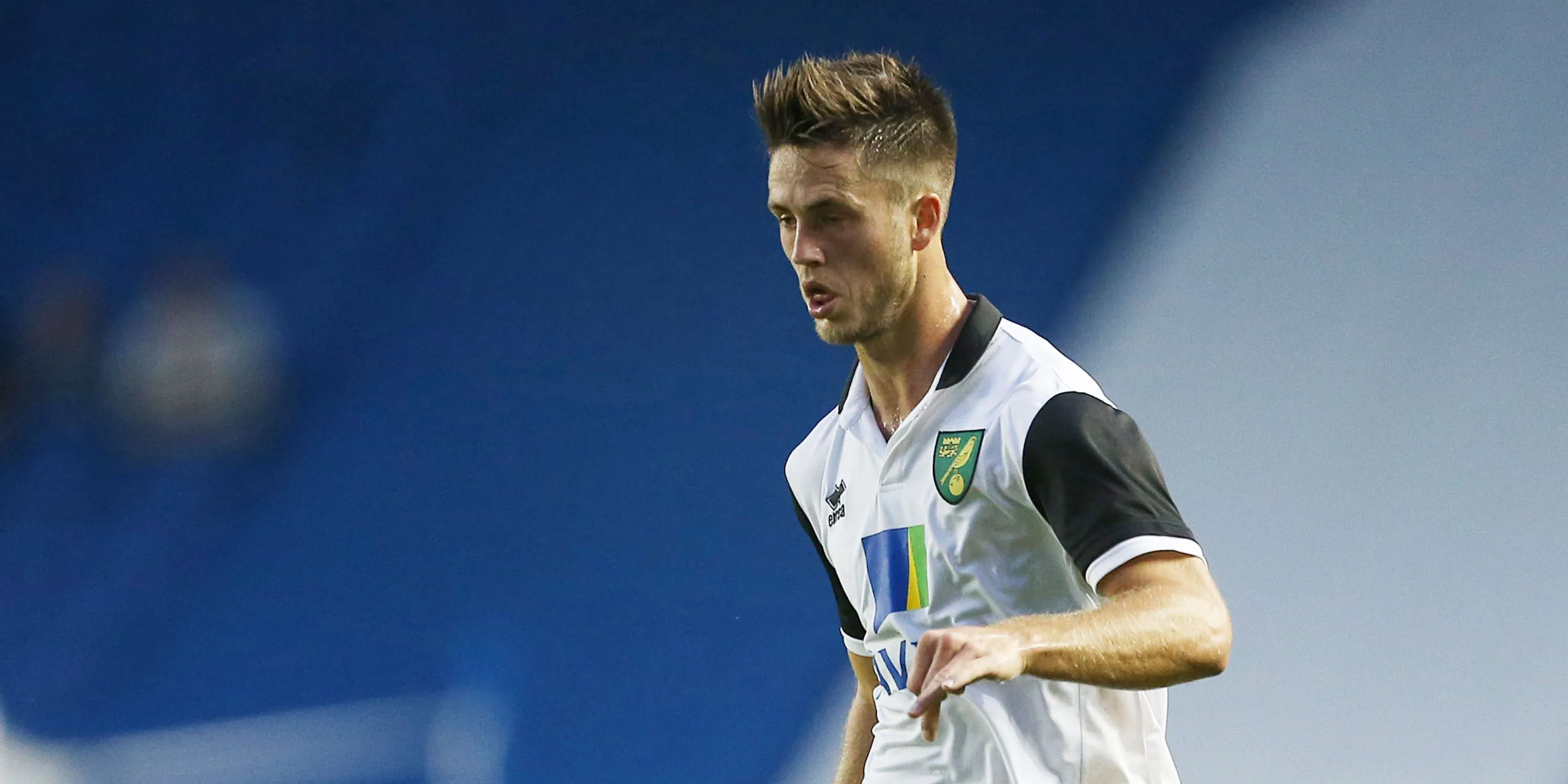 Ricky van Wolfswinkel thi đấu cho Norwich City, tiền đạo 'mất hút' sau bàn ra mắt