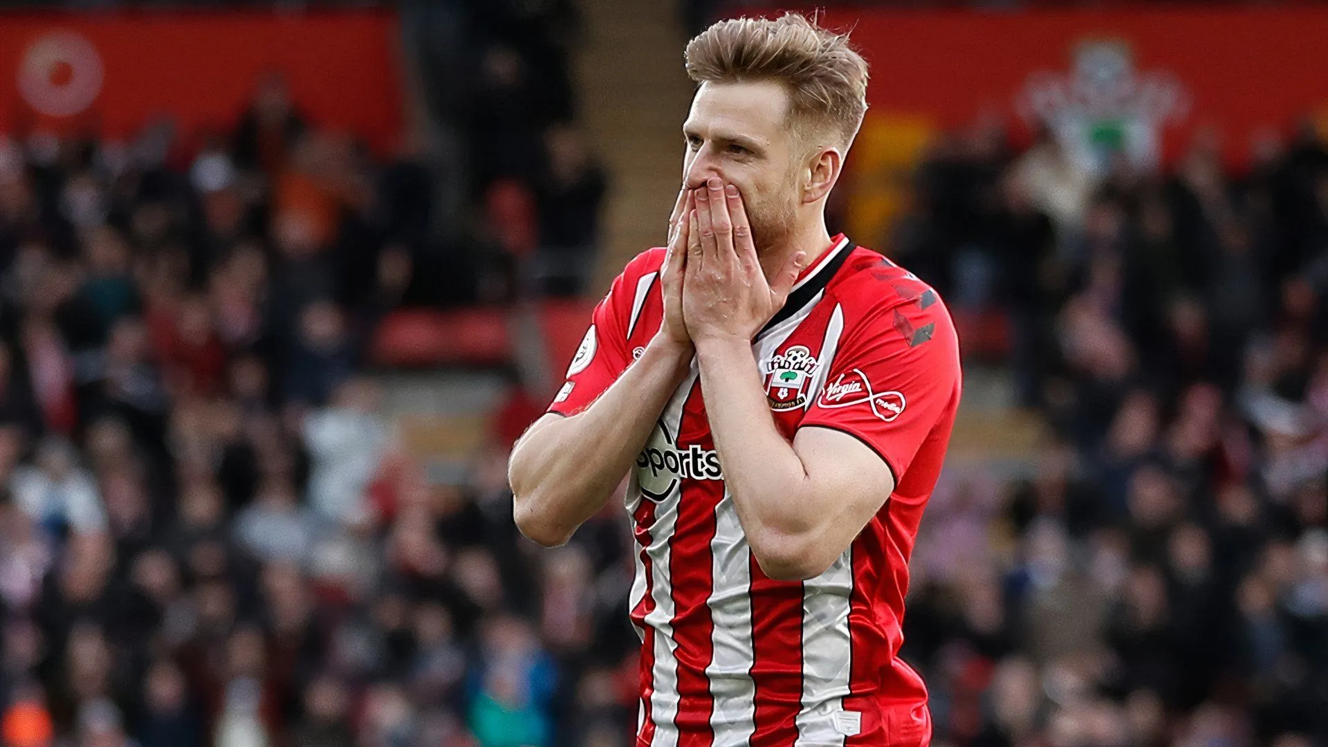 Tiền vệ Stuart Armstrong, cầu thủ tự do đang được Sheffield Wednesday và Wrexham săn đón