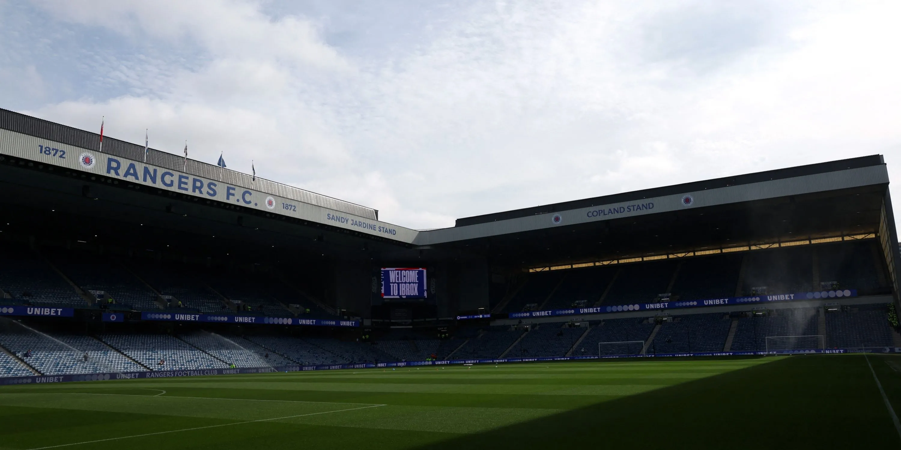Toàn cảnh sân Ibrox của Rangers với kiến trúc cổ kính và đặc trưng
