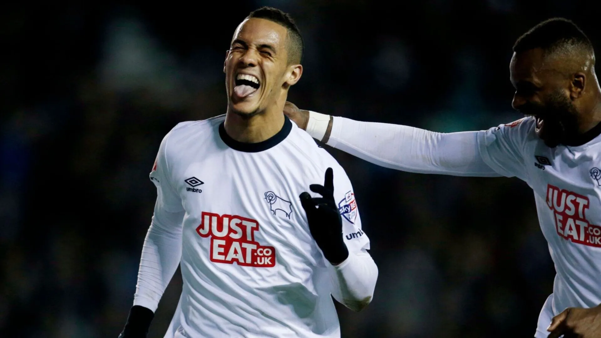 Tom Ince ăn mừng bàn thắng trong màu áo Derby County, nơi anh tìm lại phong độ đỉnh cao