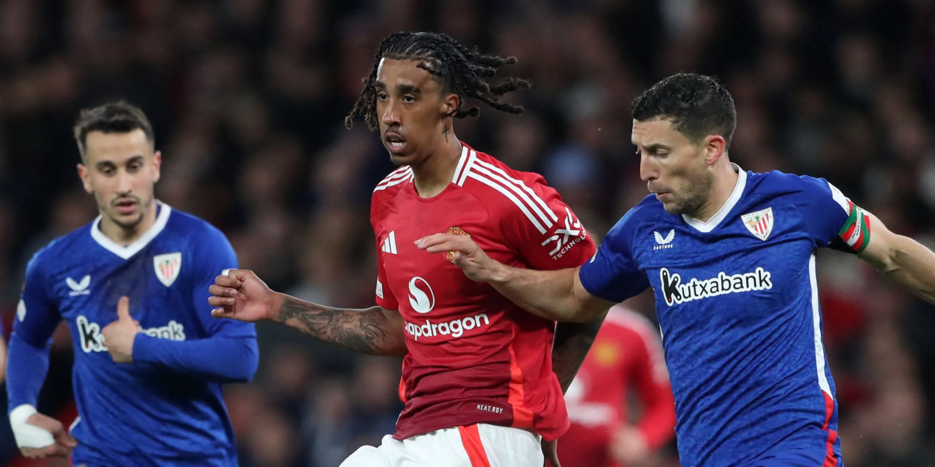 Trung vệ Leny Yoro - viên ngọc quý của Manchester United