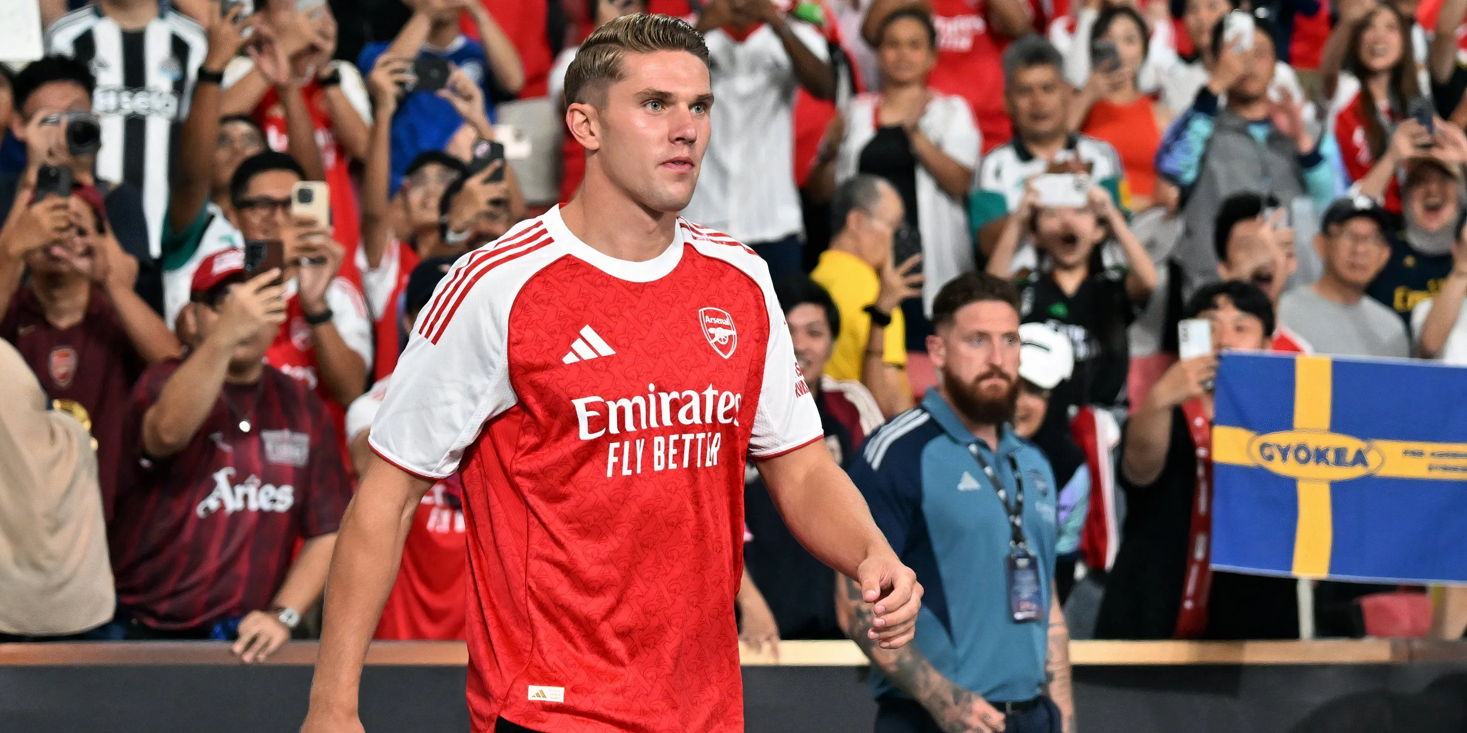 Viktor Gyokeres chính thức gia nhập Arsenal với chiếc áo số 14 huyền thoại