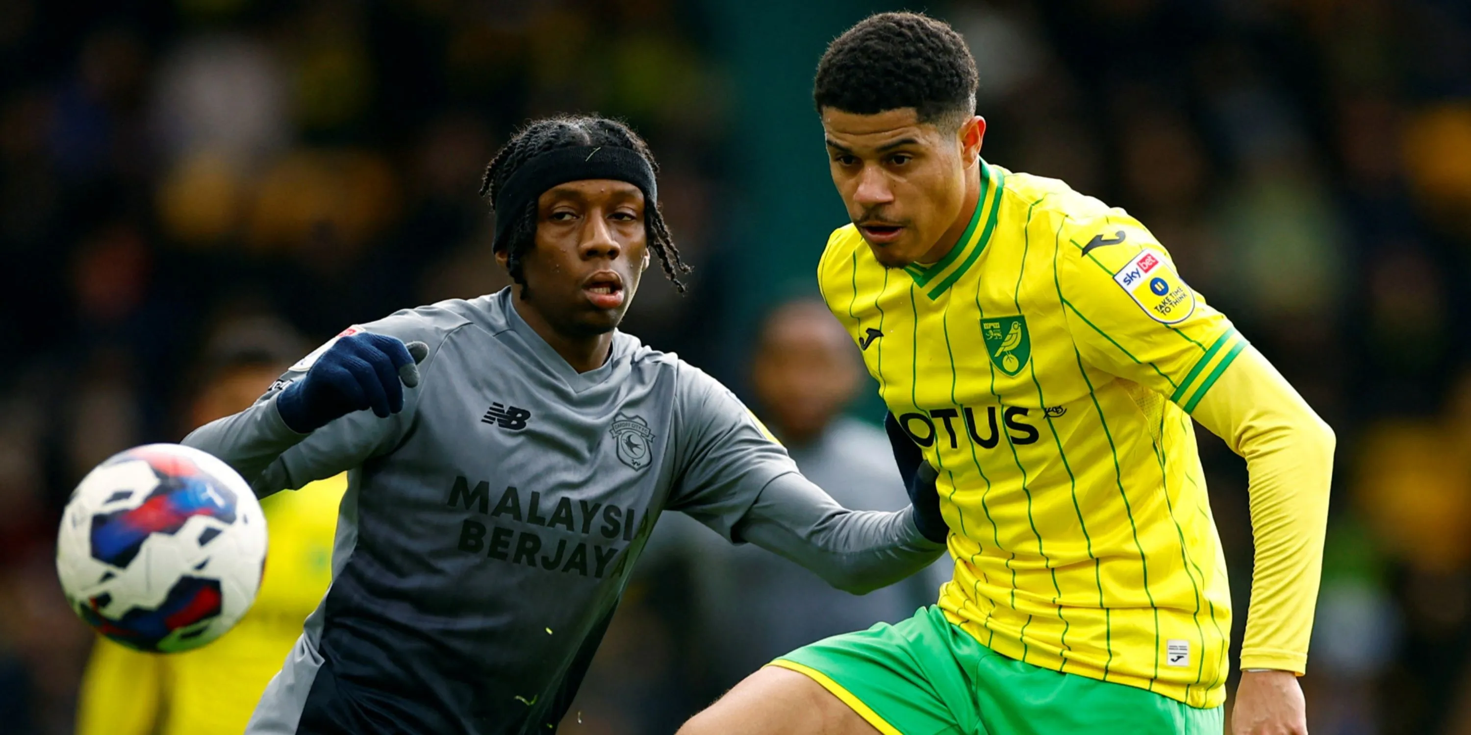 Tiền vệ Gabriel Sara trong màu áo Norwich City, cầu thủ được Leeds United quan tâm.